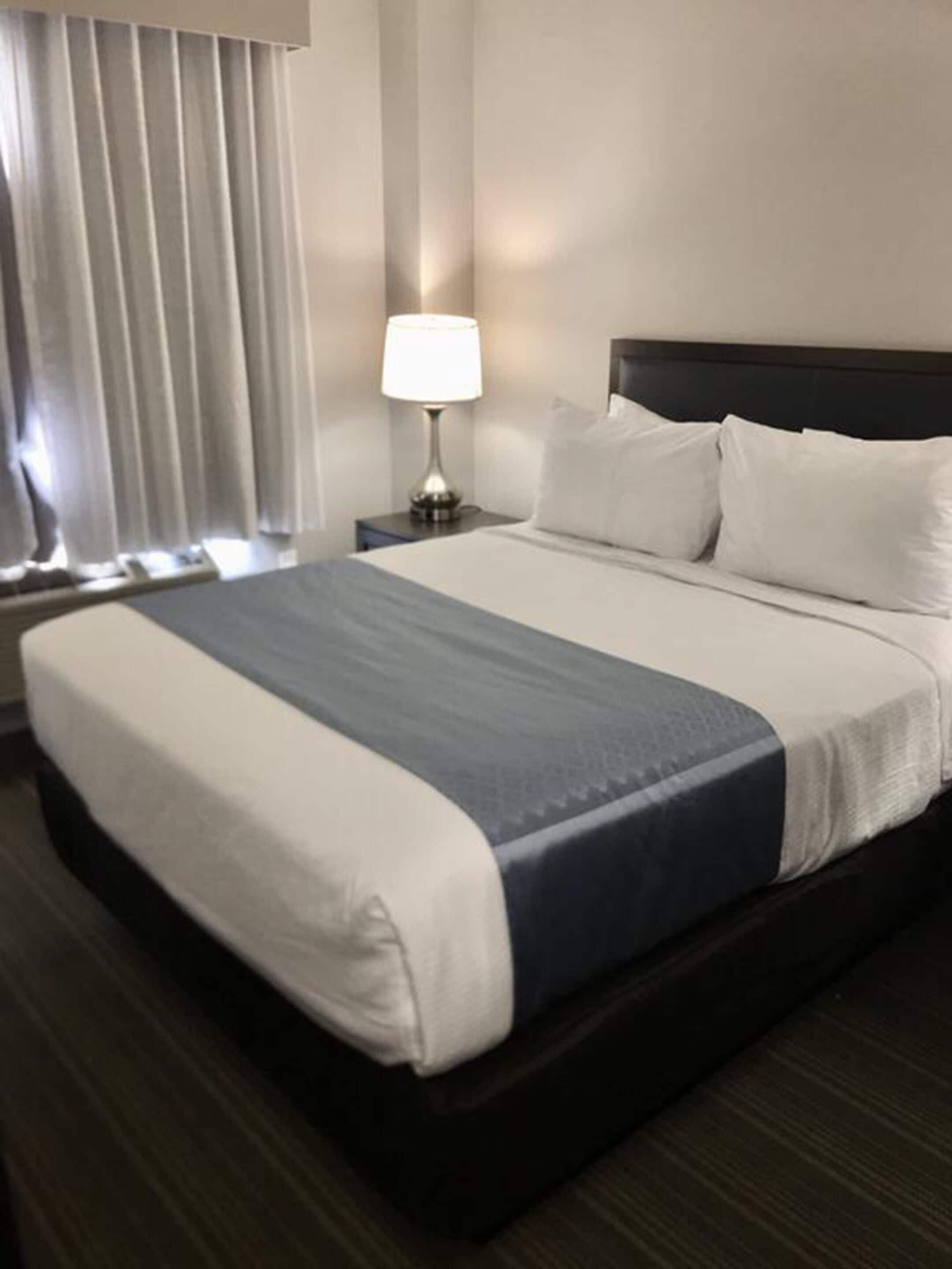 Hotel Wingate By Wyndham Jfk Airport, Far Rockaway Ny New York