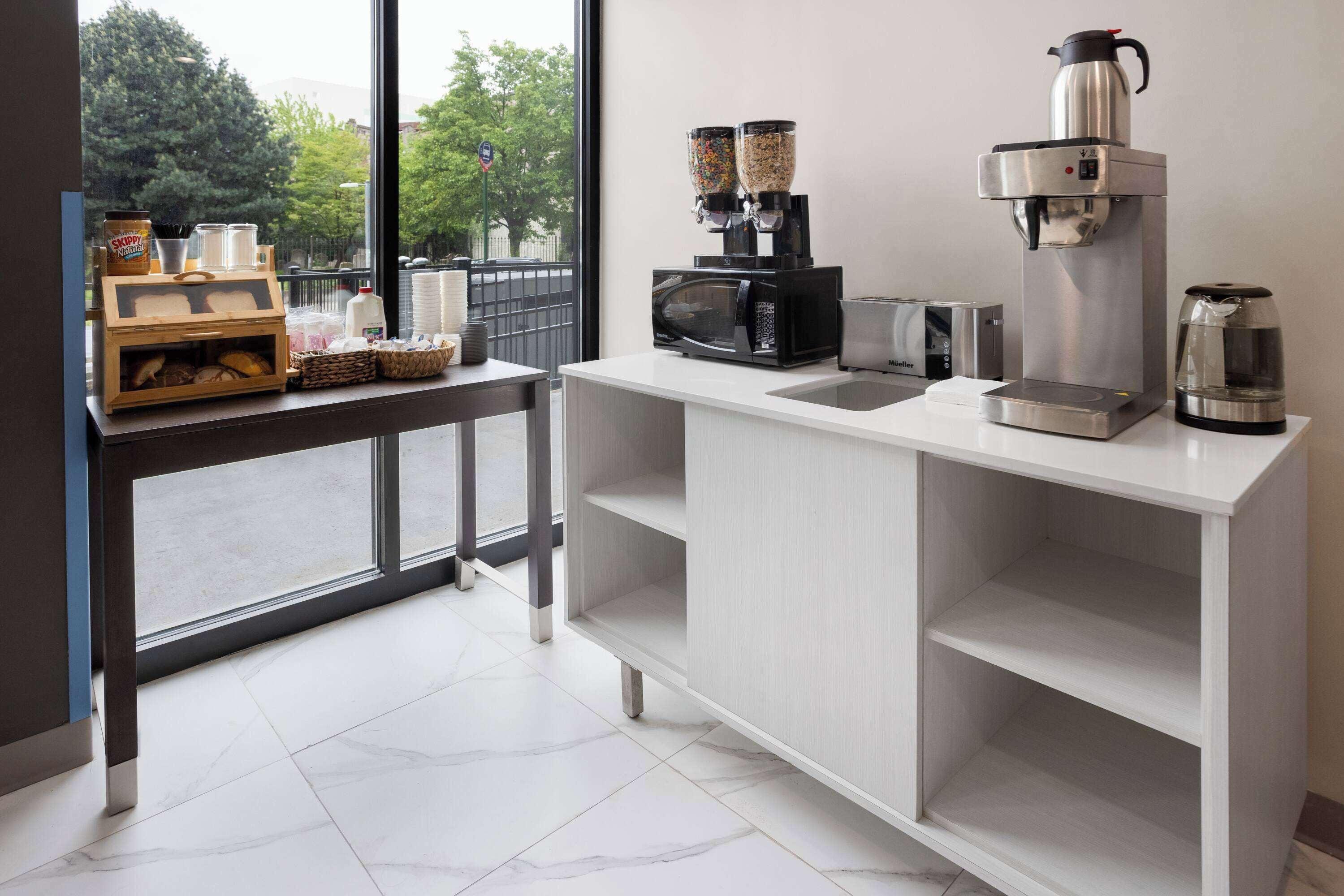 Hotel Days By Wyndham Staten Island