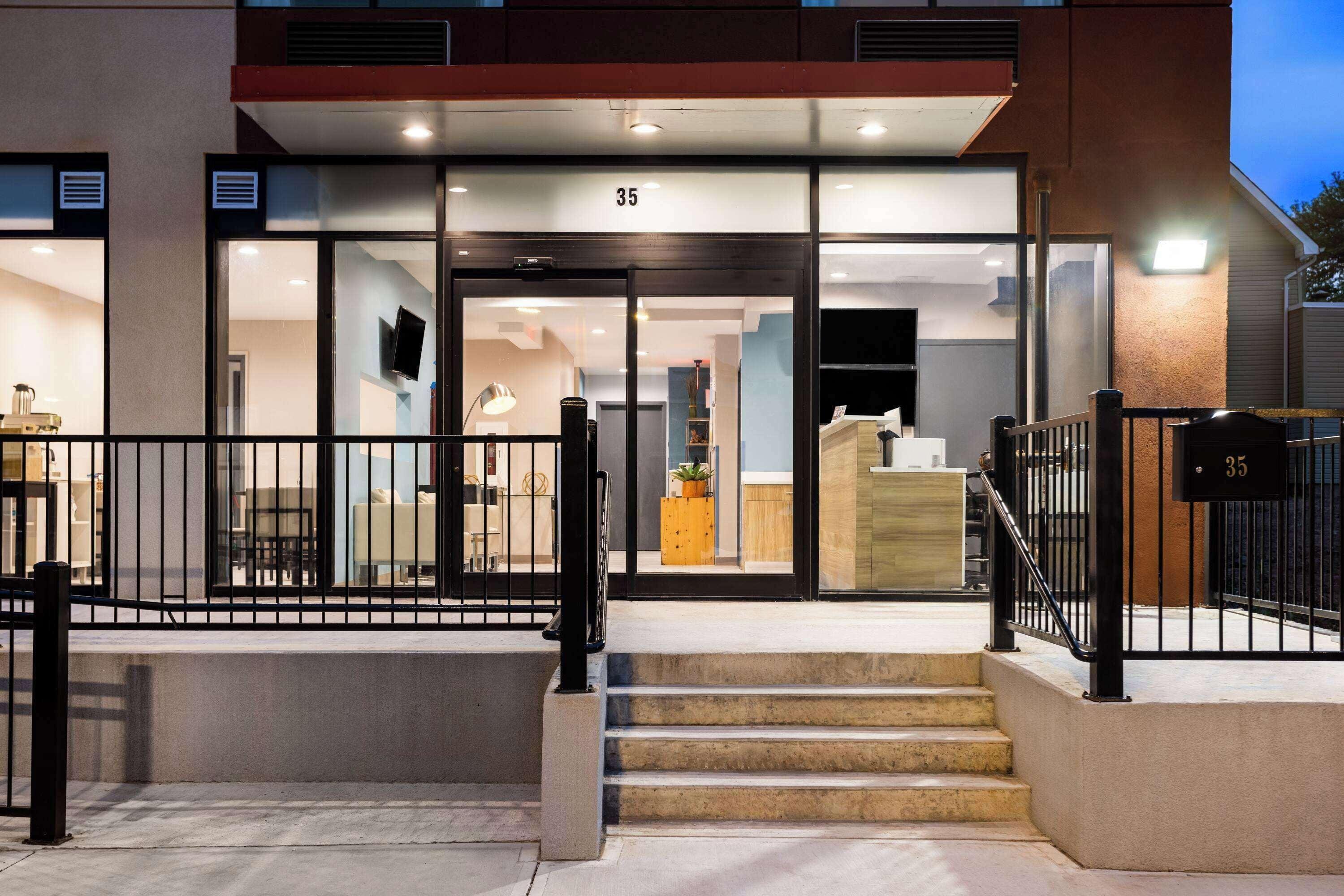 Hotel Days By Wyndham Staten Island New York