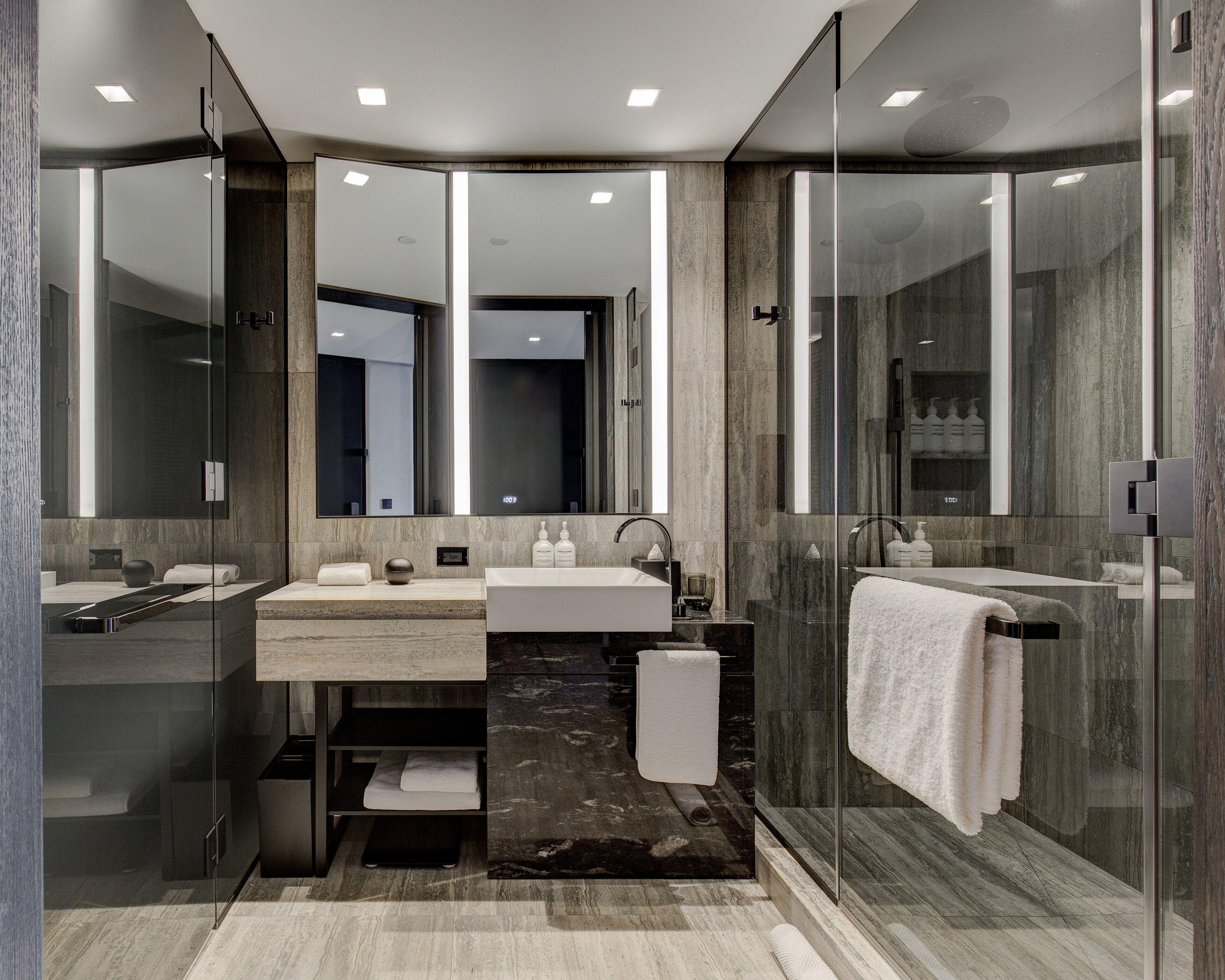 Equinox Hotel 5*