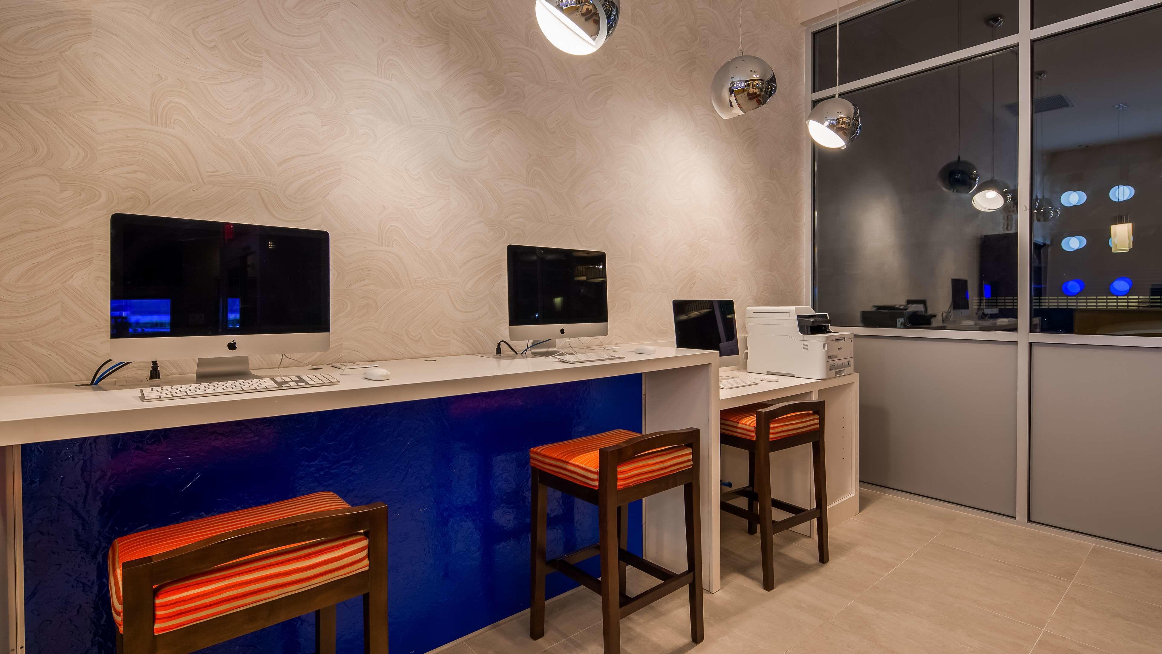 Glo Western Brooklyn Nyc Hotel