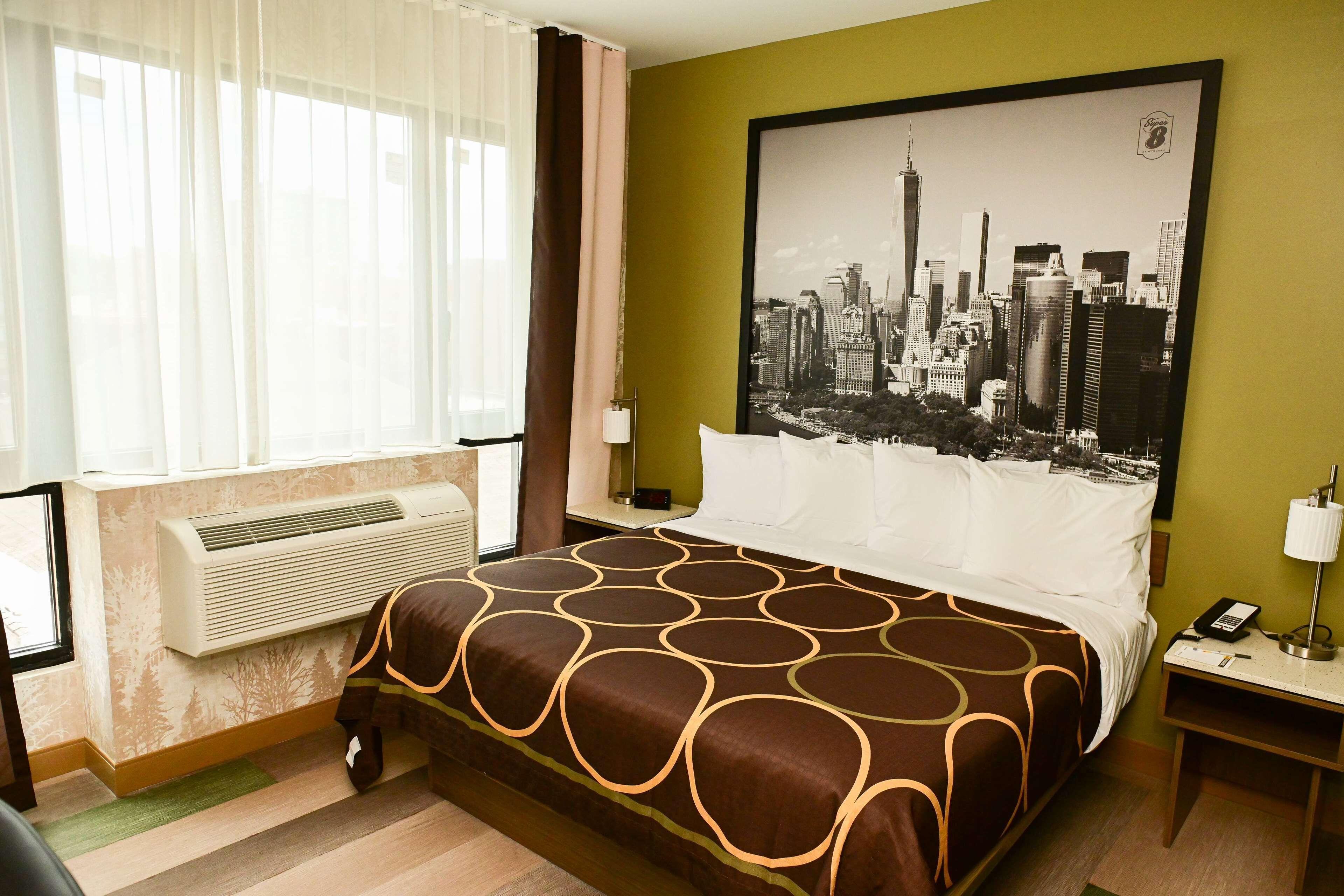 Super 8 By Wyndham Bronx Near Botanical Garden New York