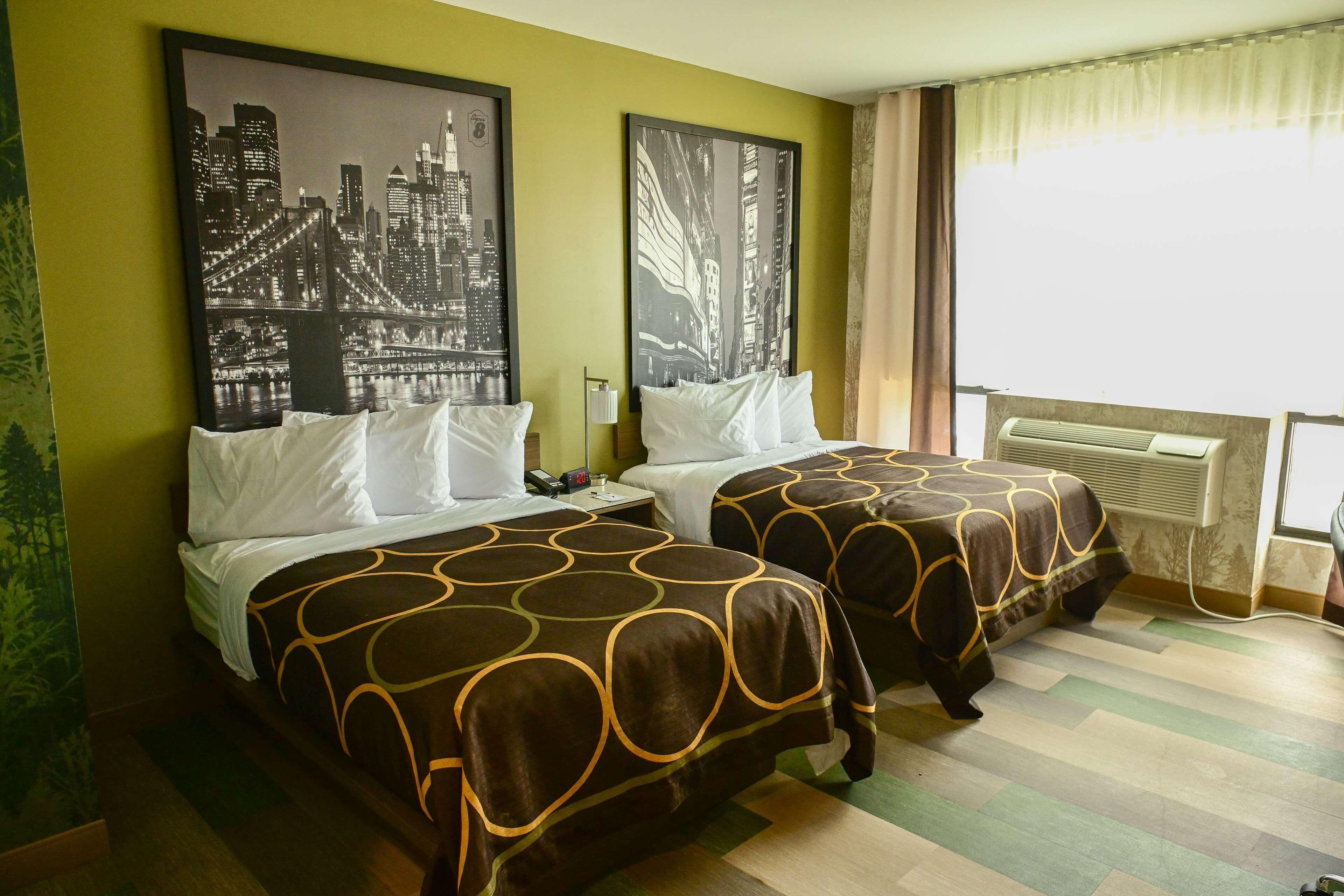 Super 8 By Wyndham Bronx Near Botanical Garden New York