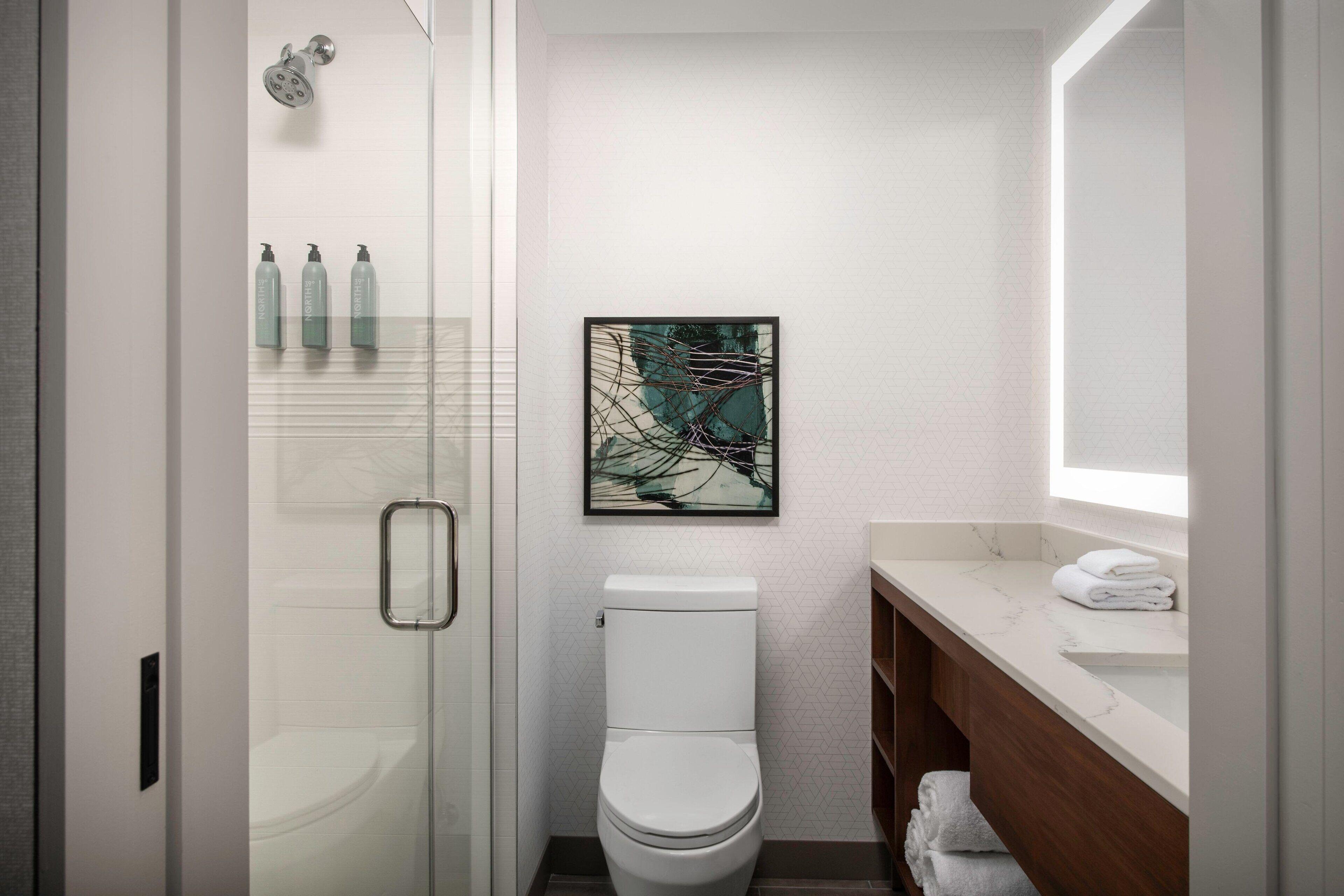 Hotel By Marriott Queens 3*