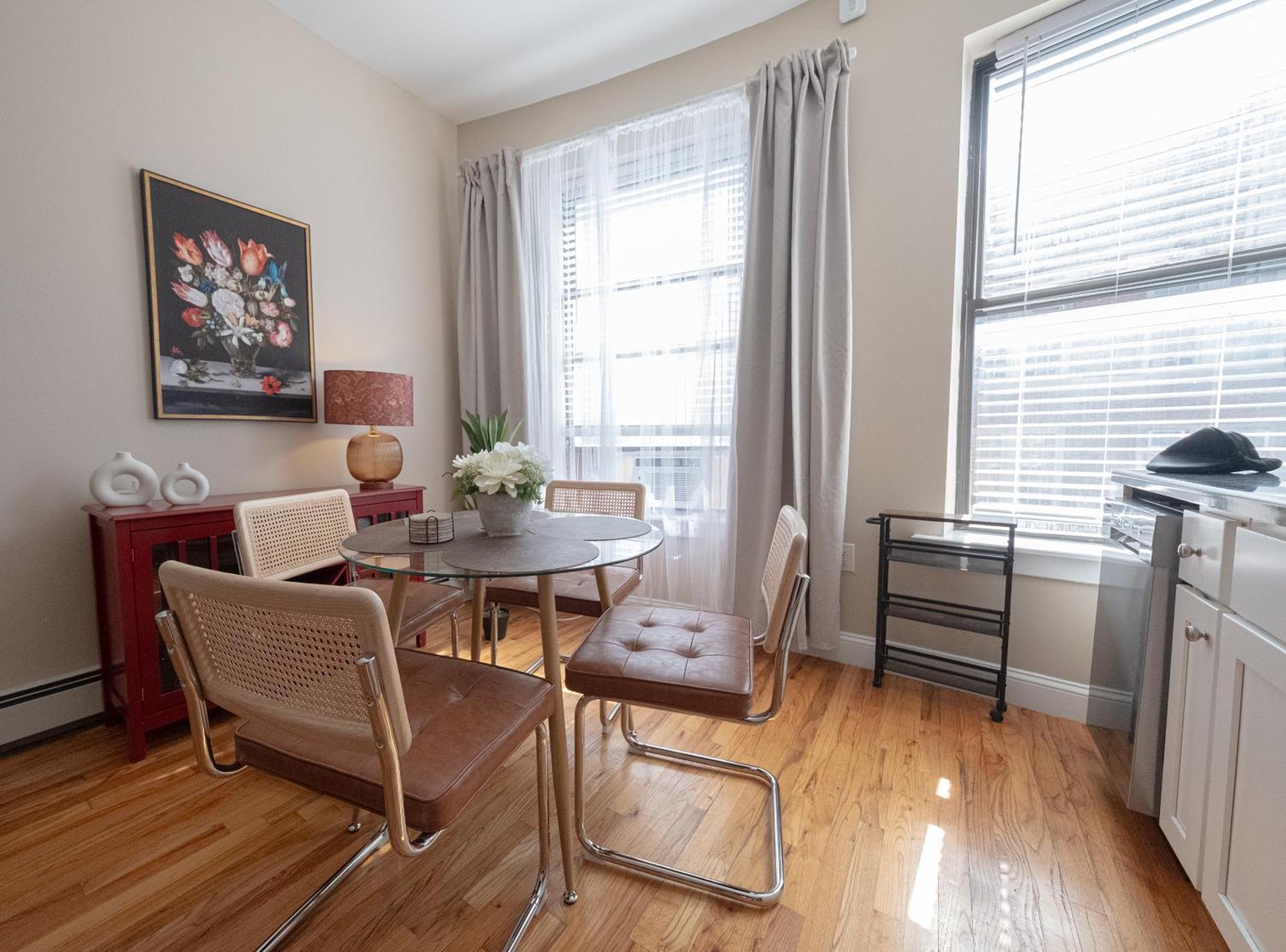 Sunlit 2br Park North Elevator & Laundry *