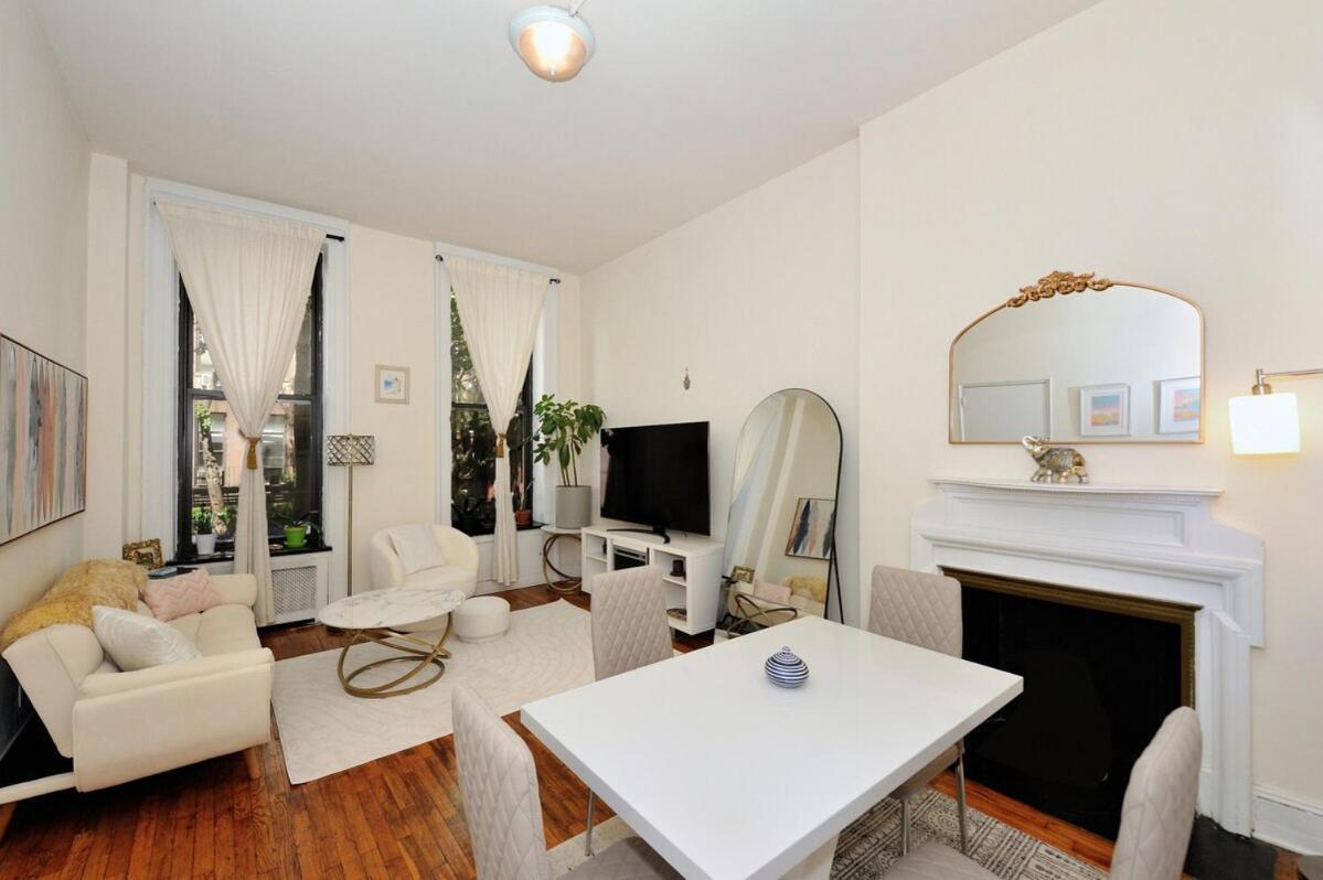Apartment Prime Location Murray Hill! Grand Station! *