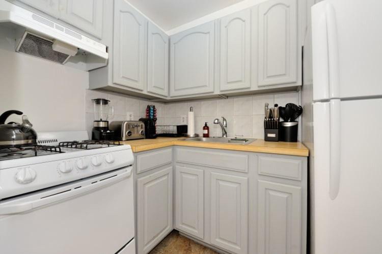 Apartment Three Bedroom In Midtown West *