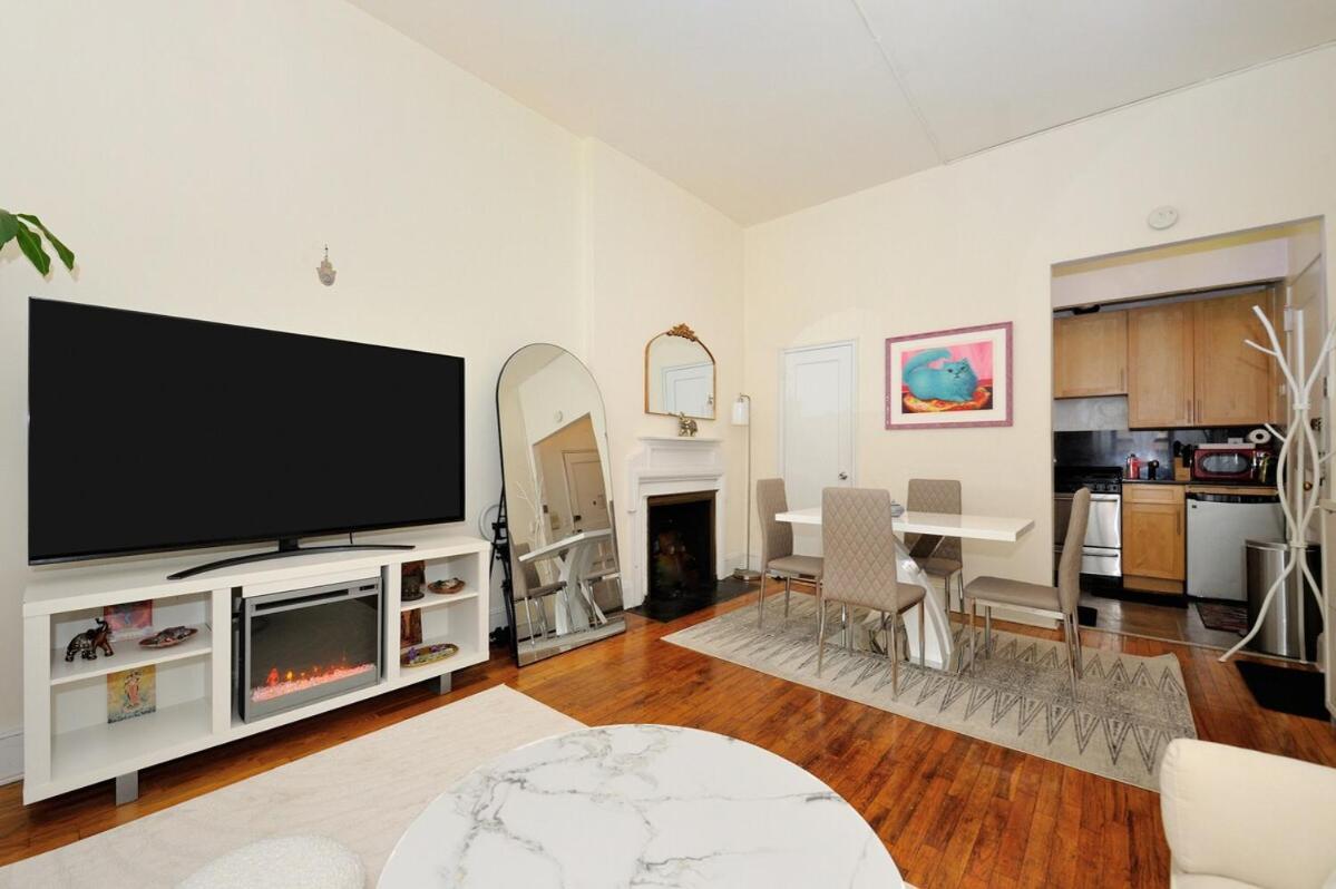 Prime Location Murray Hill! Grand Station! New York