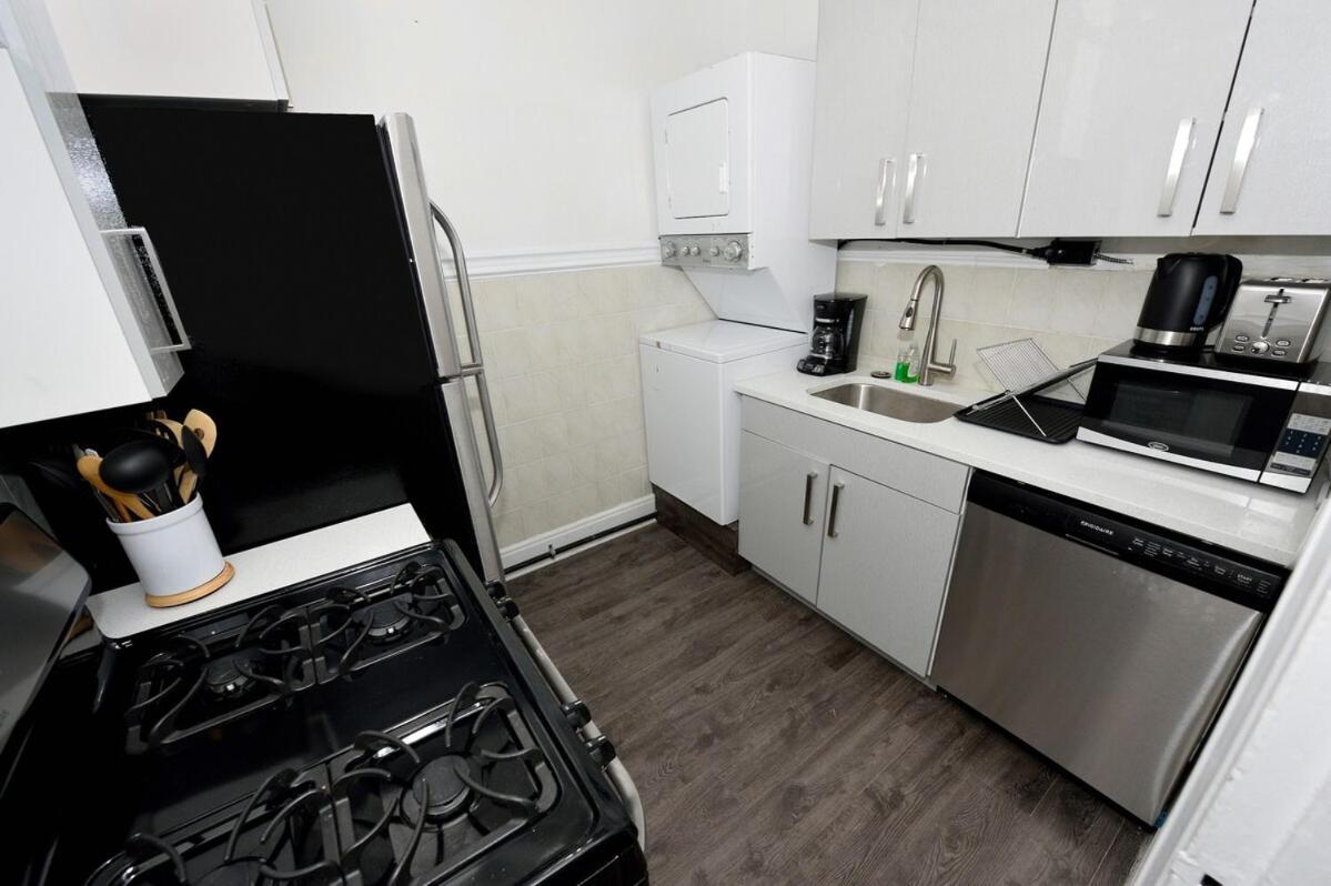 Amazing 4 Bedroom 1 Bth Laundry Dishwasher, June To Aug 90 Days Required Apartment *
