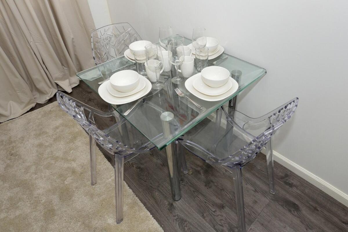 Apartment Amazing 4 Bedroom 1 Bth Laundry Dishwasher, June To Aug 90 Days Required *