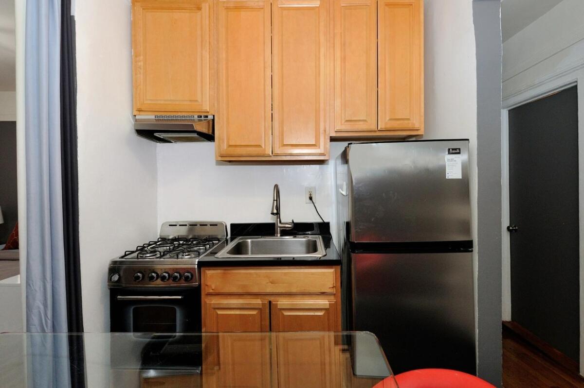 Furnished 2 Bedroom In Lennox Hill, June To Aug 90 Days Required Apartment