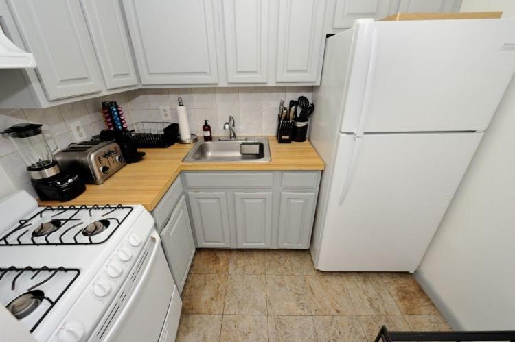 Three Bedroom In Midtown West *