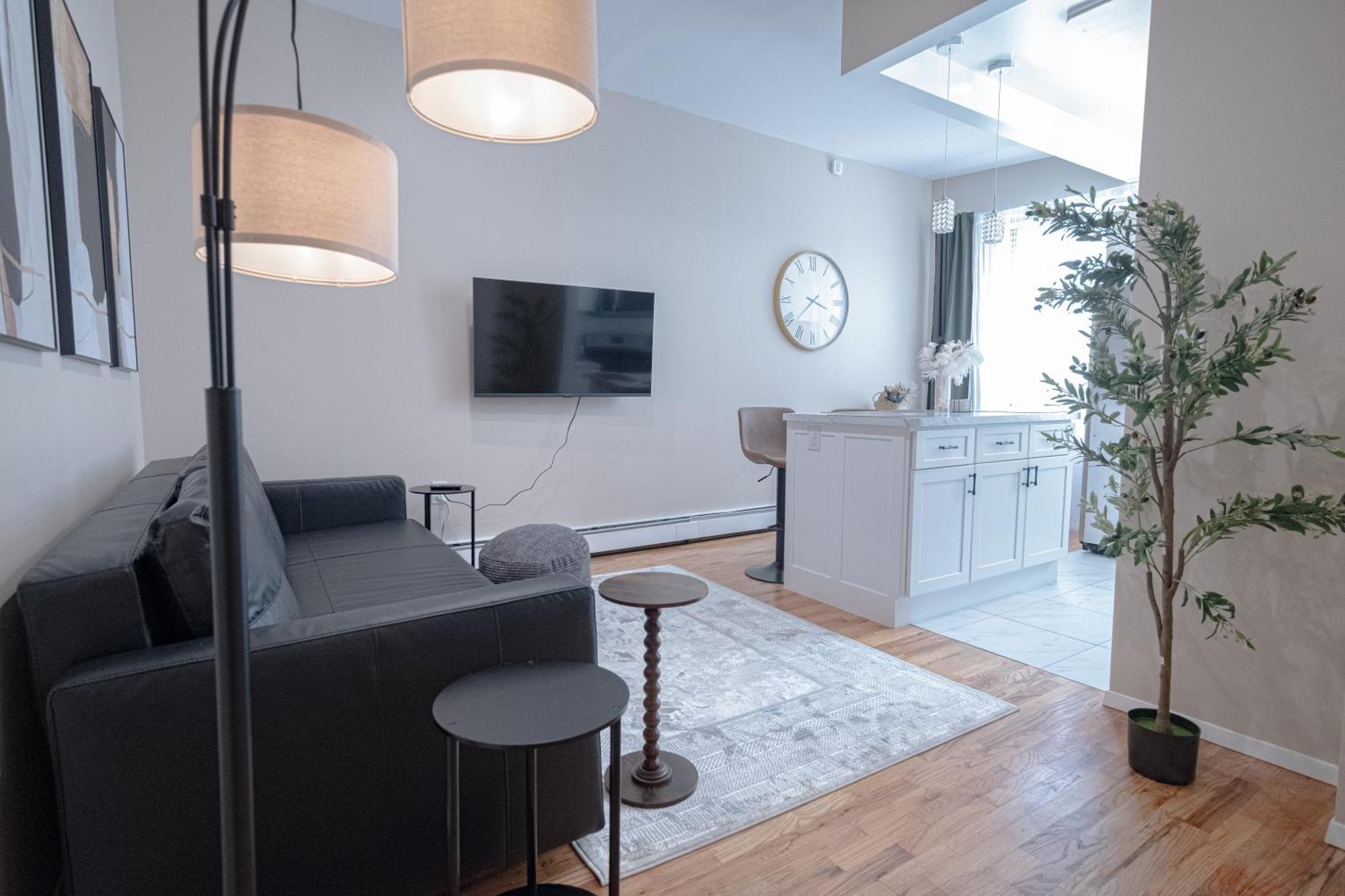 Apartment Sunlit 2br Park North Elevator & Laundry *