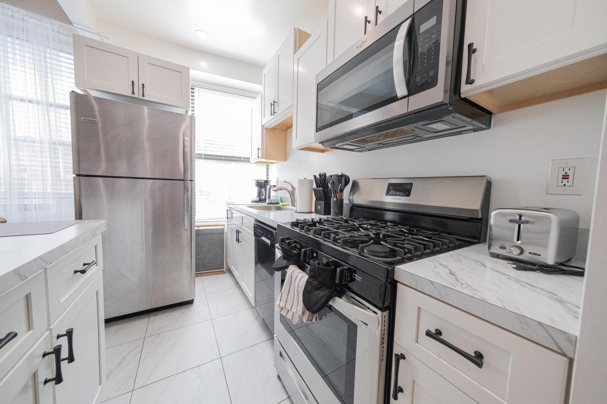 Apartment Sunlit 2br Park North Elevator & Laundry