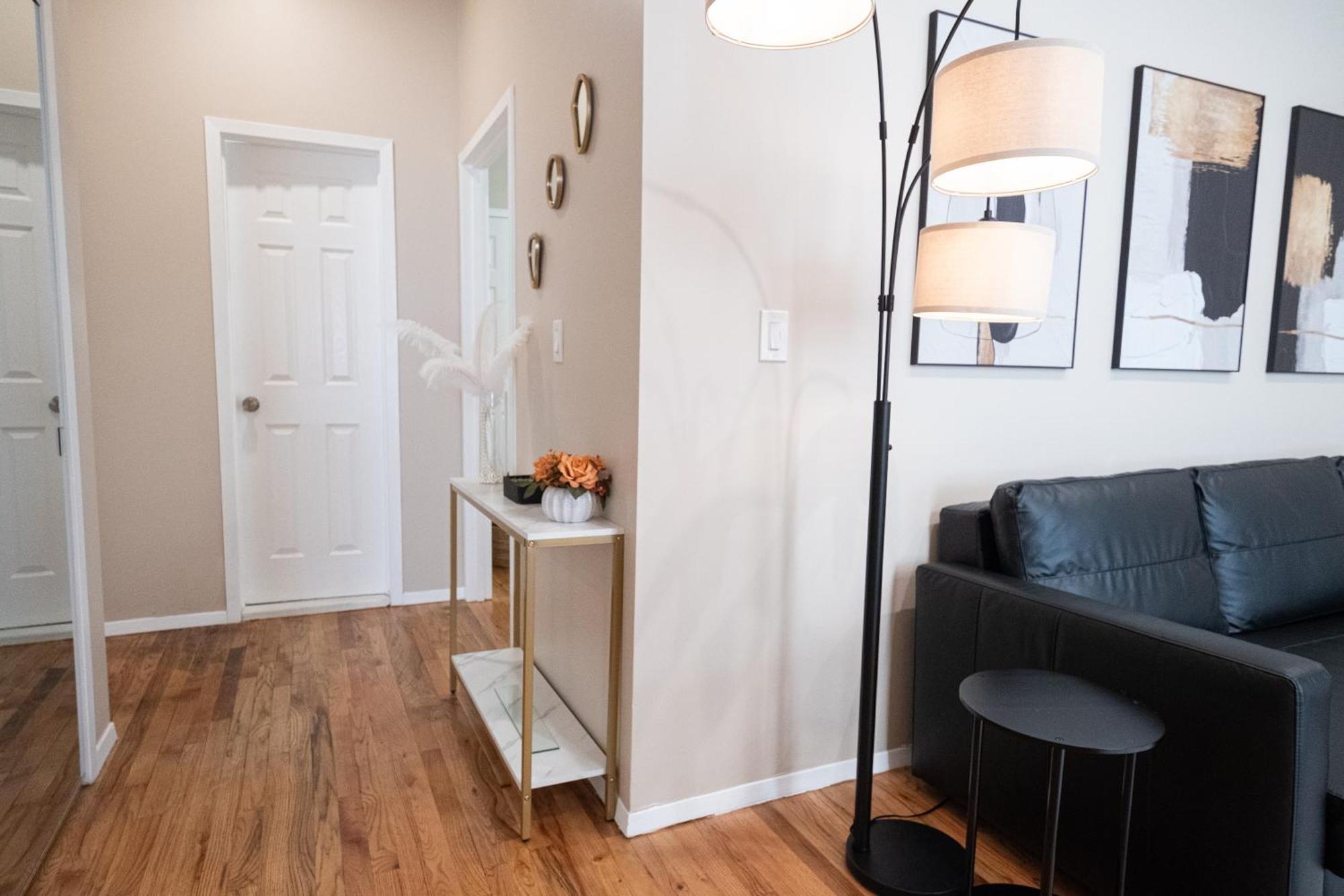 Sunlit 2br Park North Elevator & Laundry Apartment *