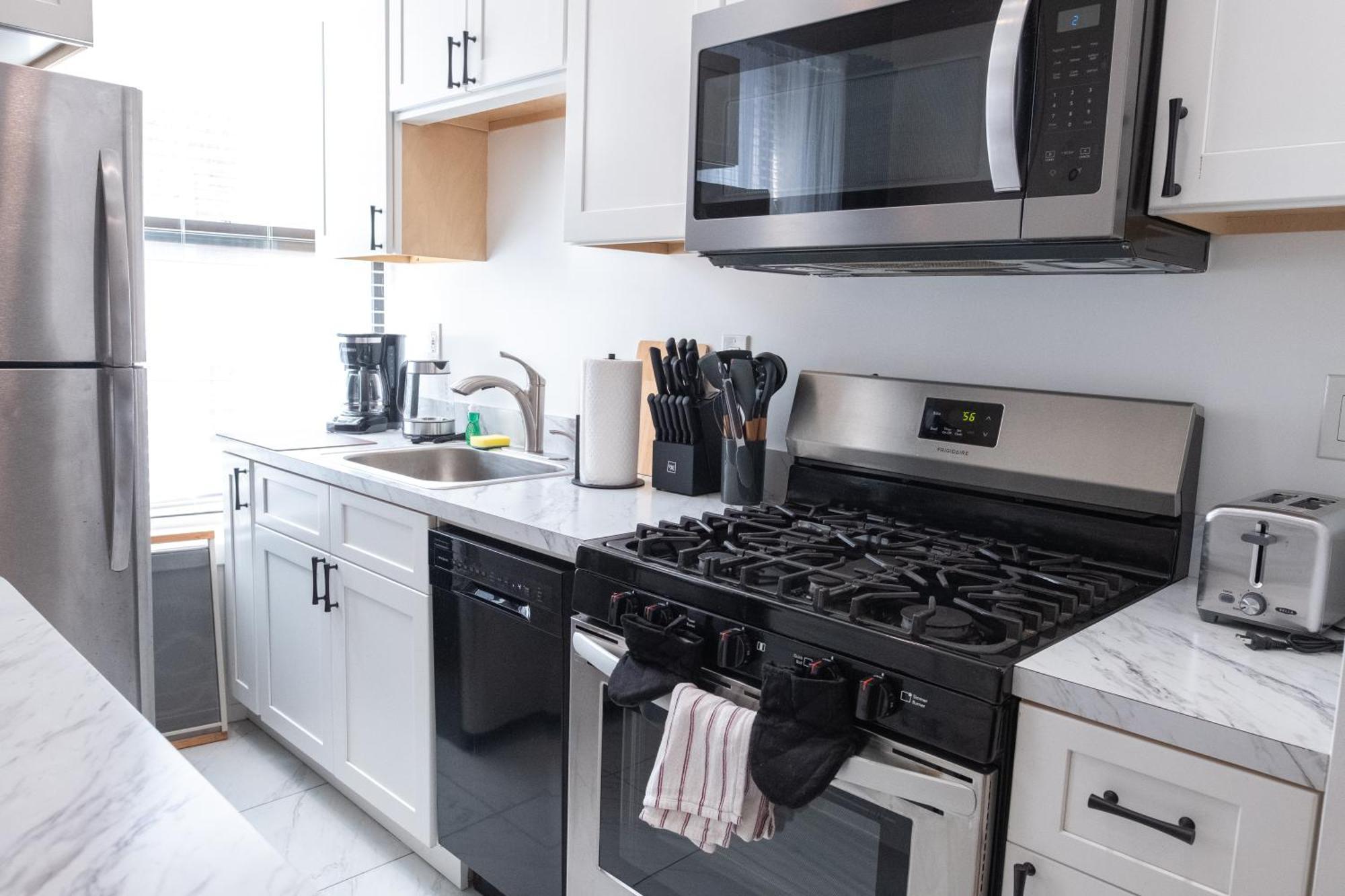 Apartment Sunlit 2br Park North Elevator & Laundry