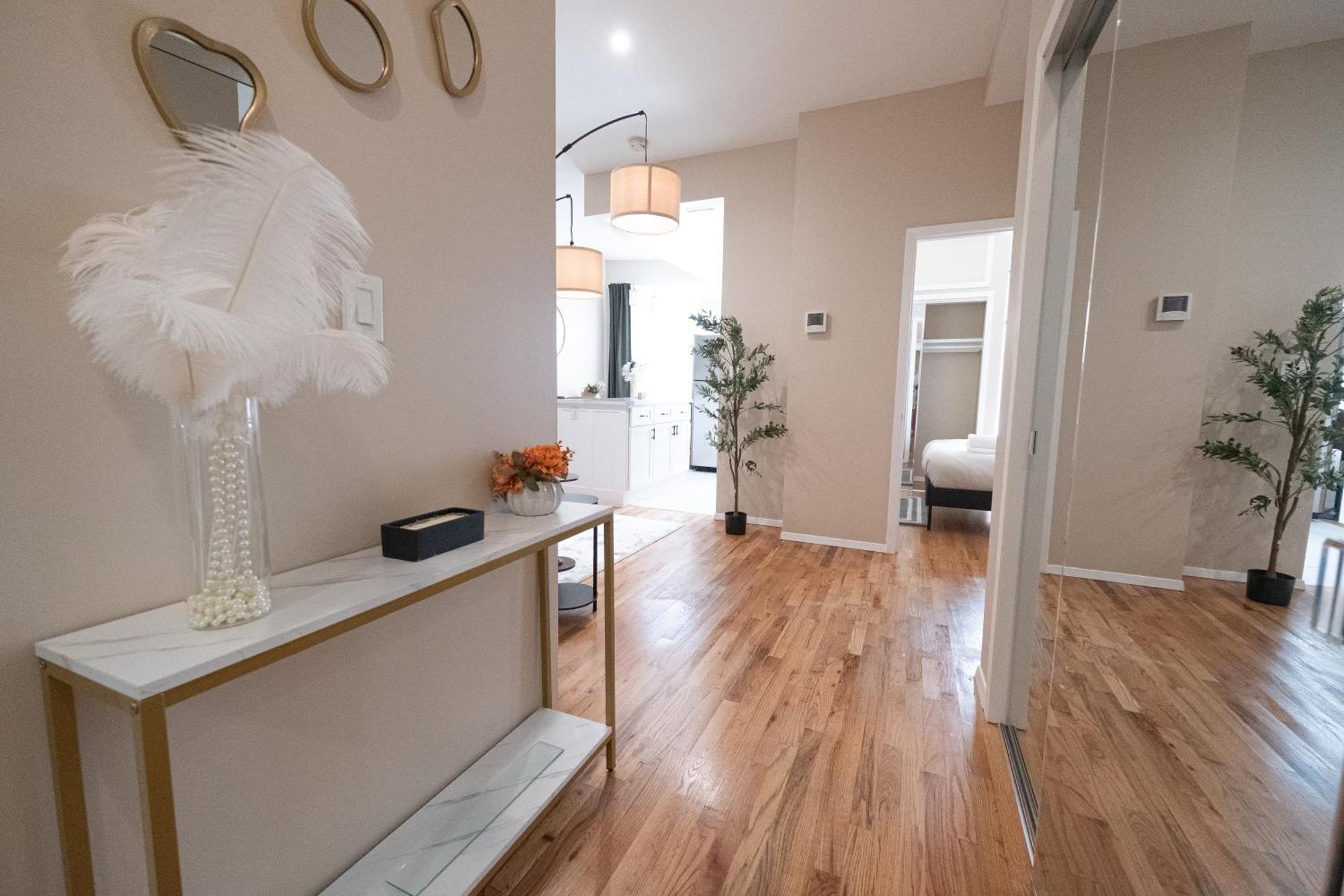 Sunlit 2br Park North Elevator & Laundry *