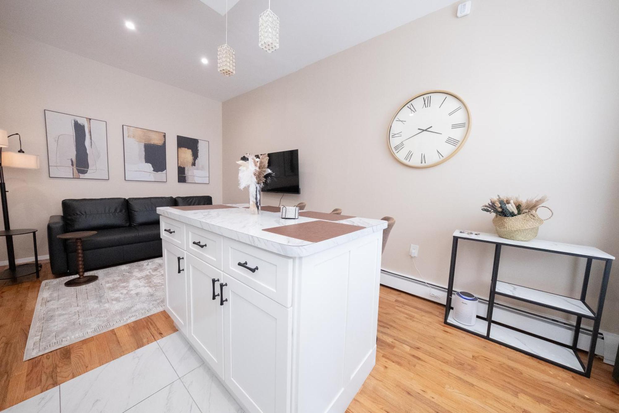 Sunlit 2br Park North Elevator & Laundry