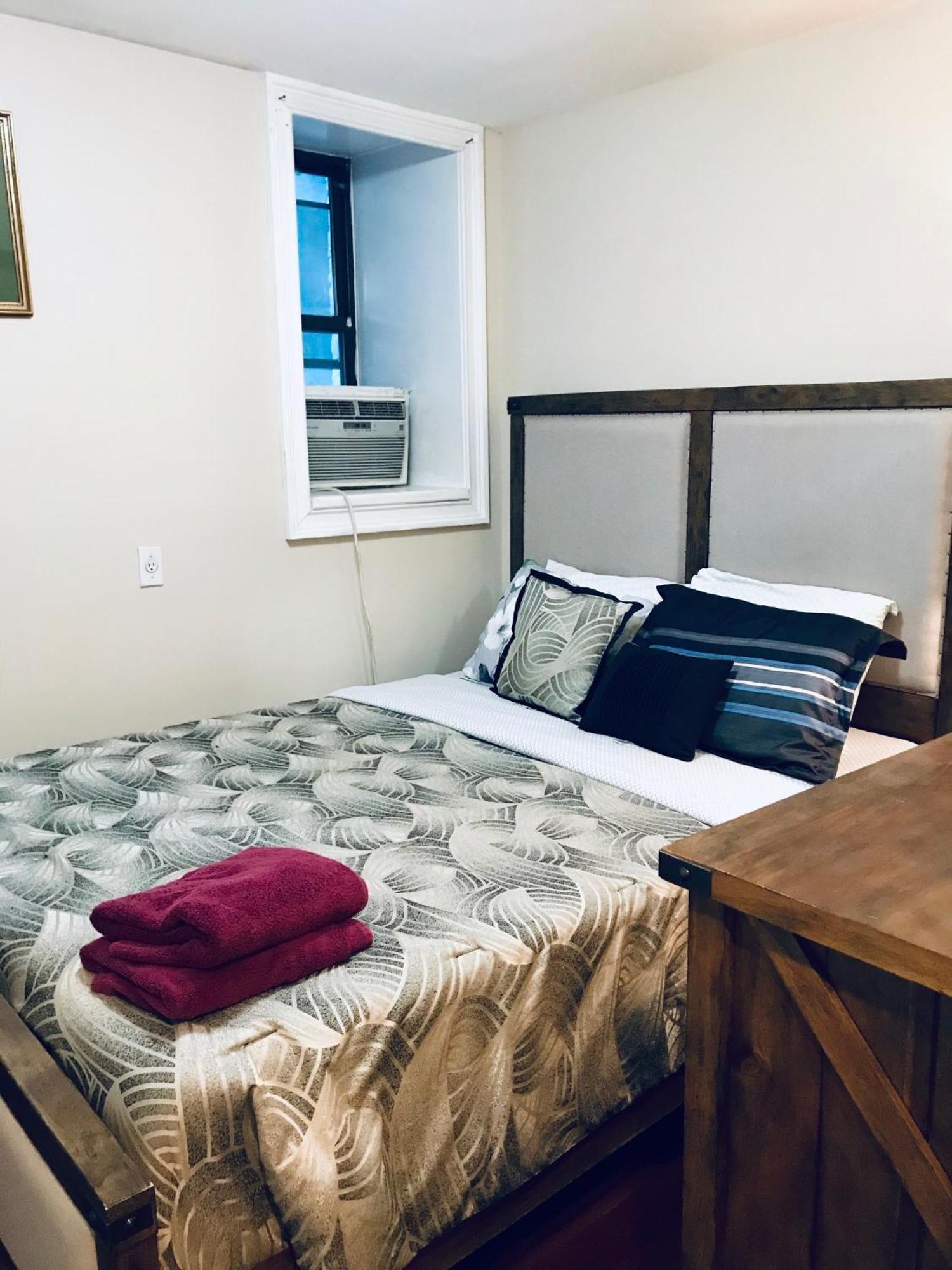 Spacious 4br 2ba With Private Outdoor Space Uws Apartment *