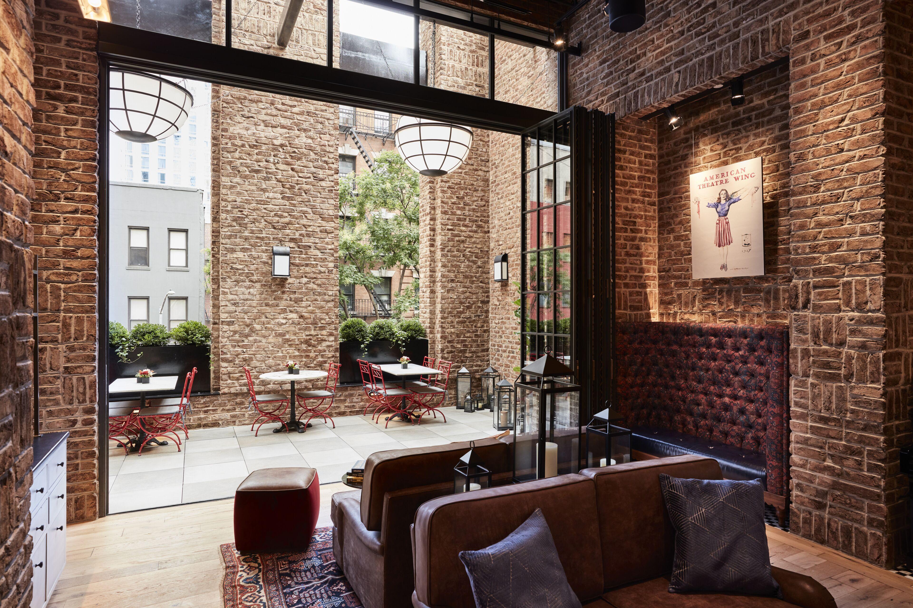 Hotel Civilian 4*