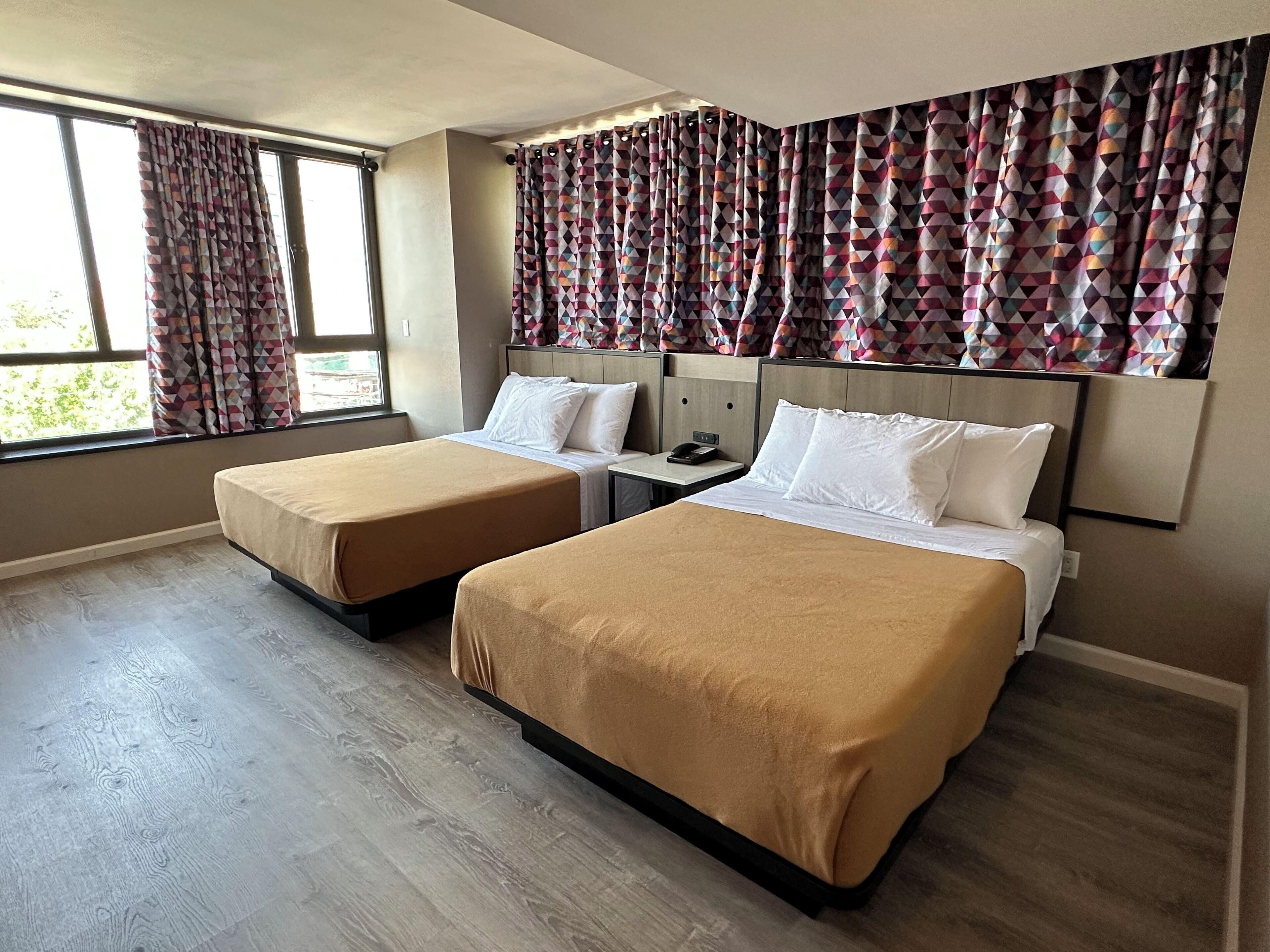 Regal & Laguardia Hotel