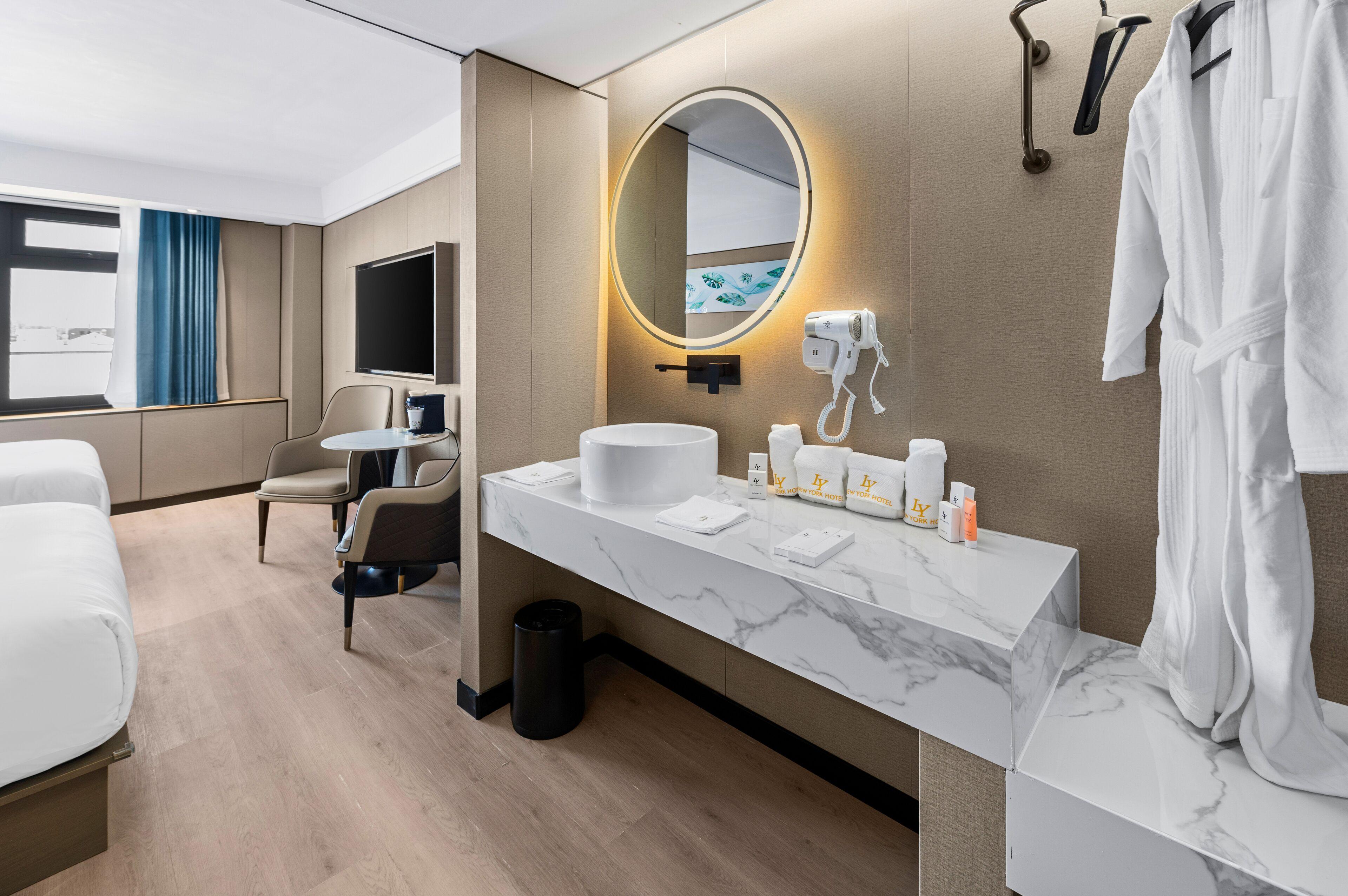 Ly Hotel New York