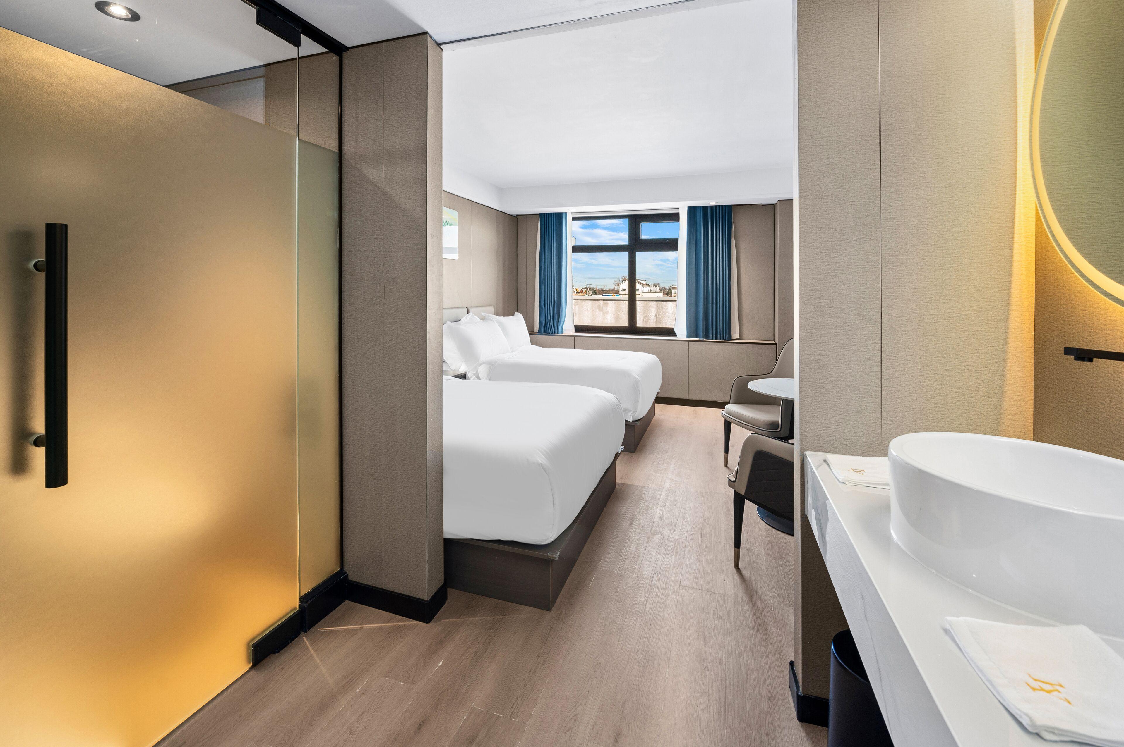 Ly Hotel New York