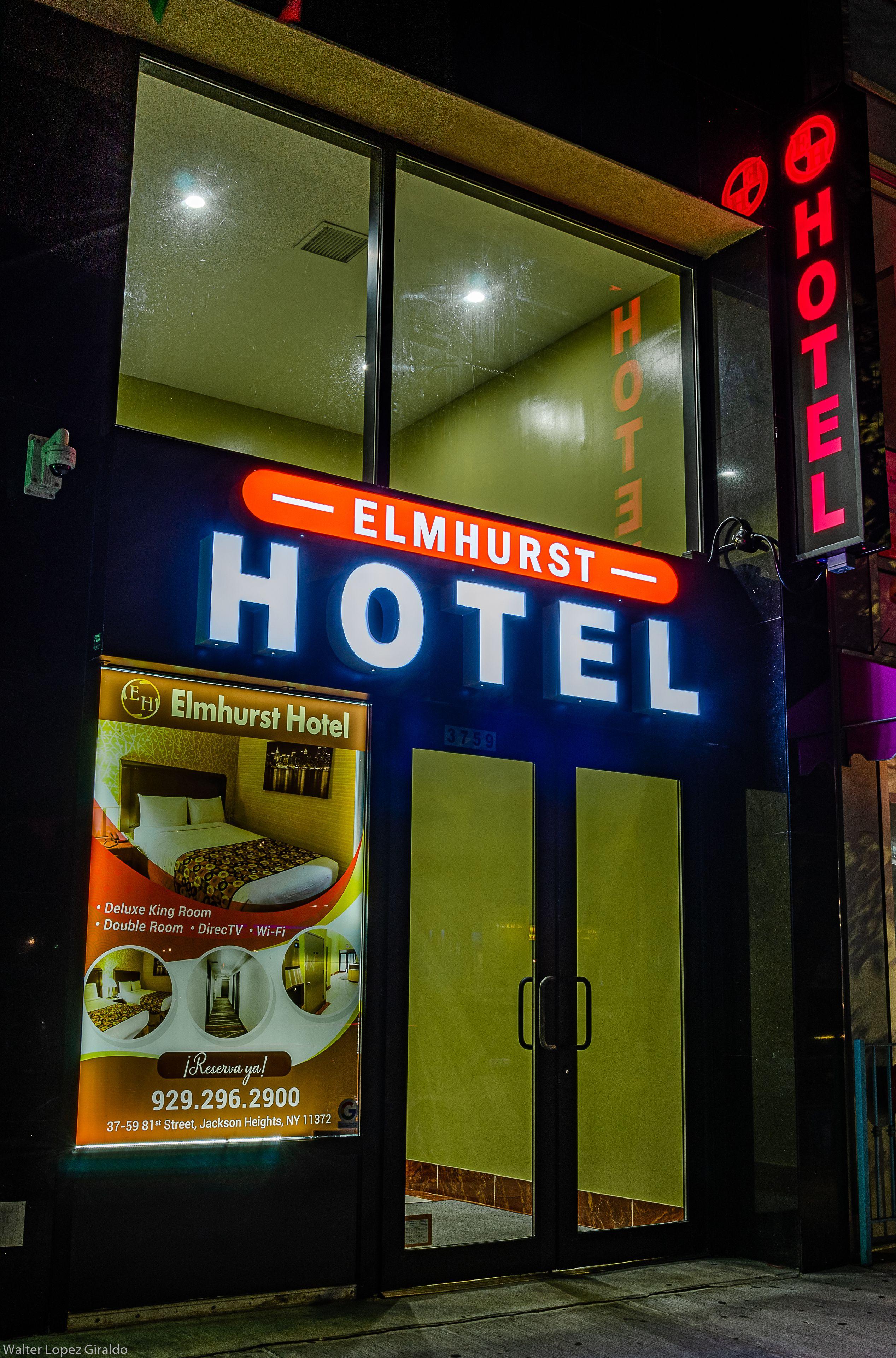 Elmhurst Hotel 3*