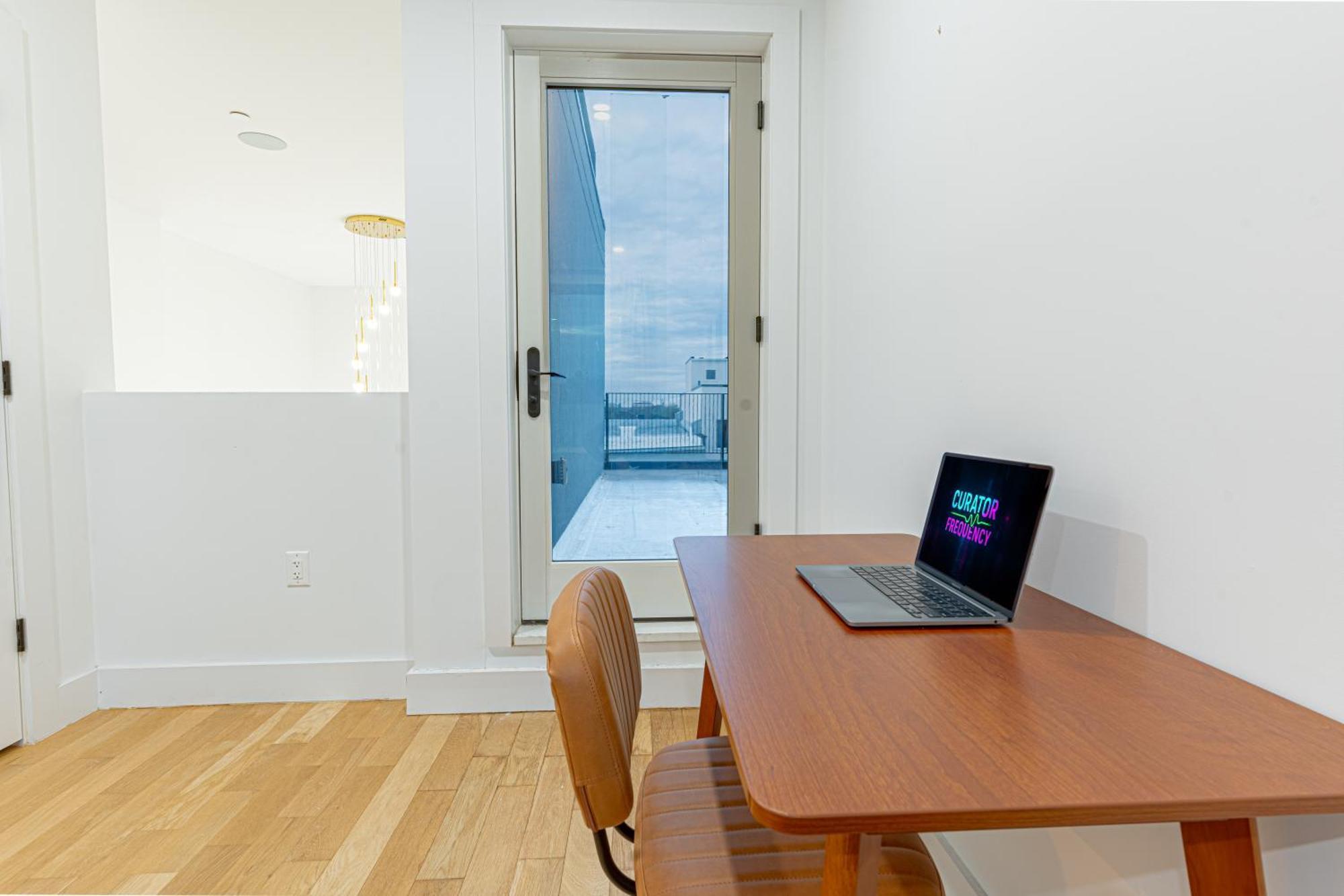 Charming Penthouse Brooklyn Getaway W Patio Terrace