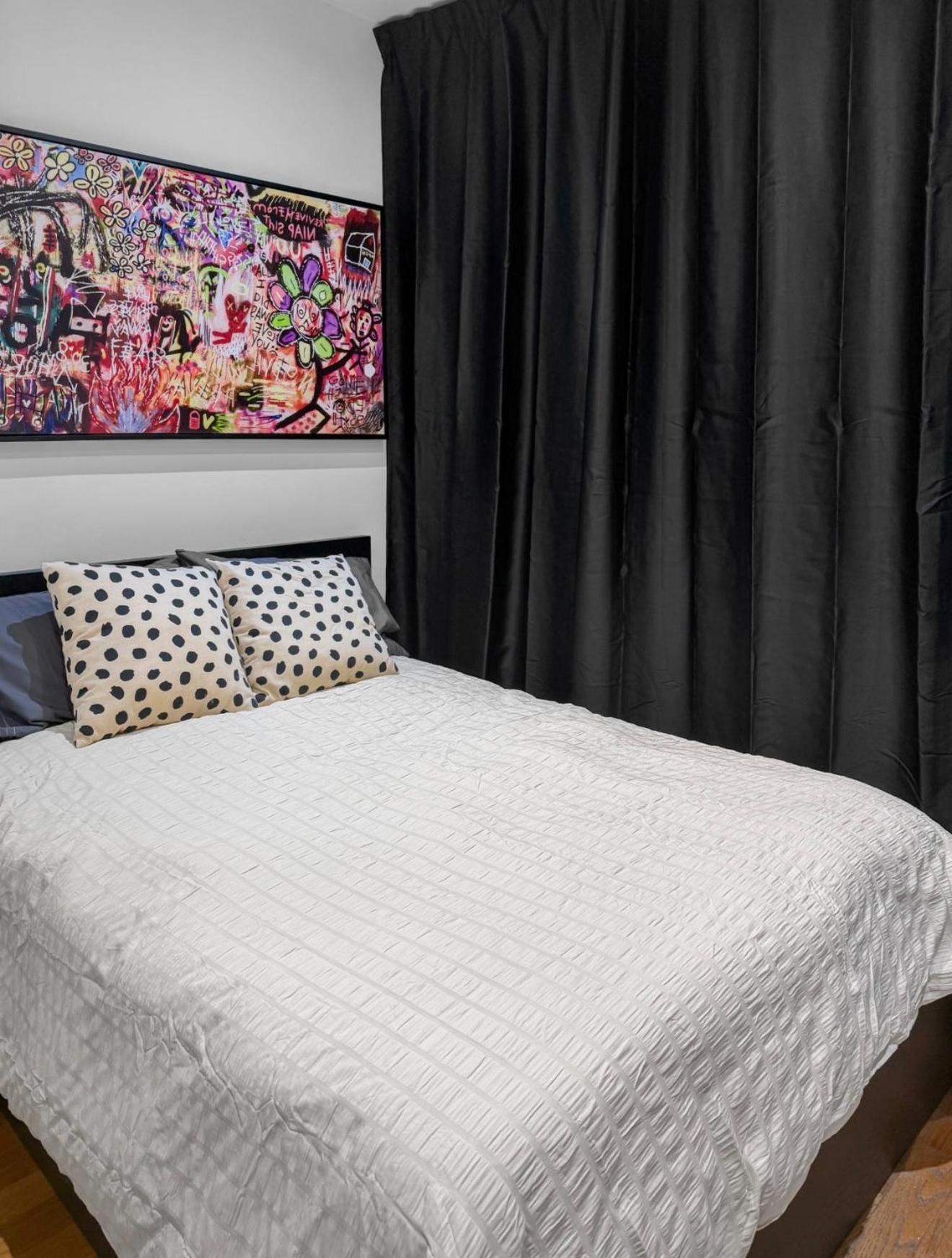 Superb 4-bedroom 1 Block From Park In Vibrant * New York