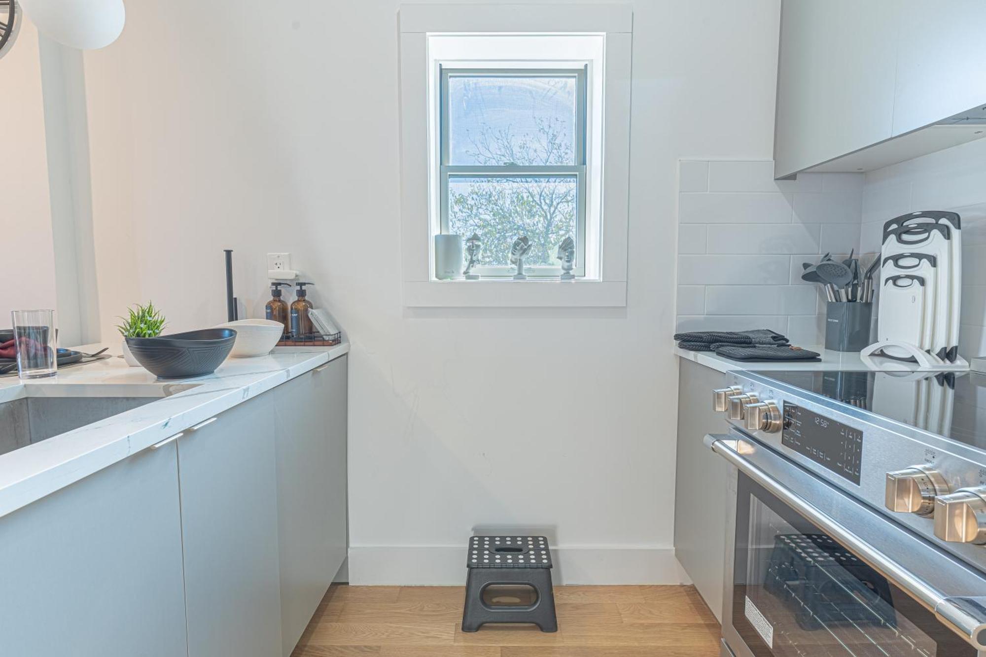Industrial Style Brooklyn Retreat W Balcony *
