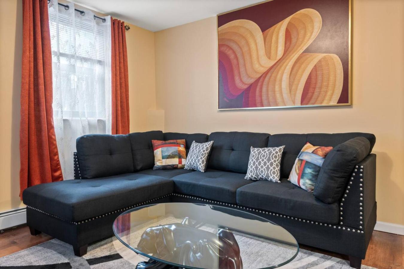 Cozy Two Bedroom In Brooklyn