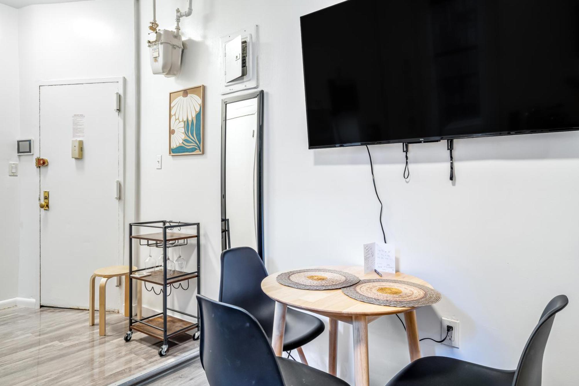 The Black Nut Nyc Guest house