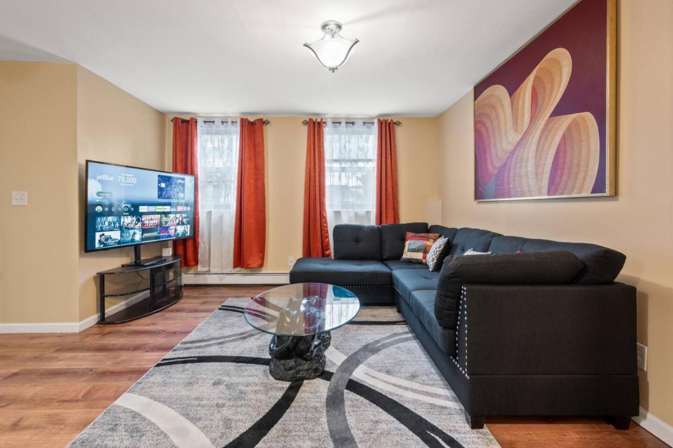 Holiday home Cozy Two Bedroom In Brooklyn *