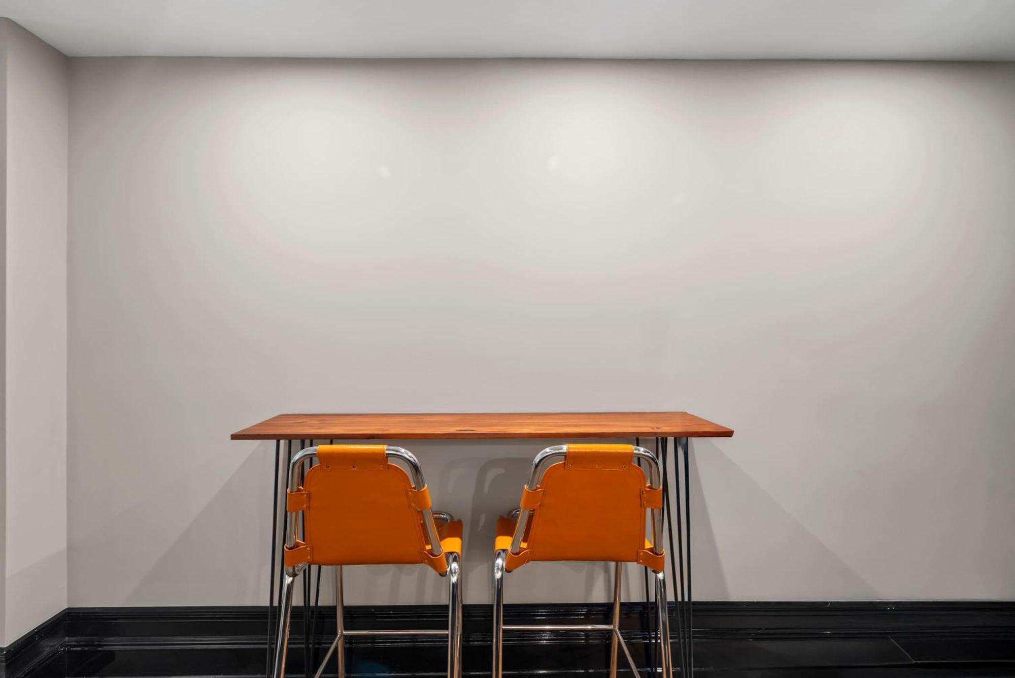 Freeman 201 By Rove Travel - 2br With Shared Amenities New York