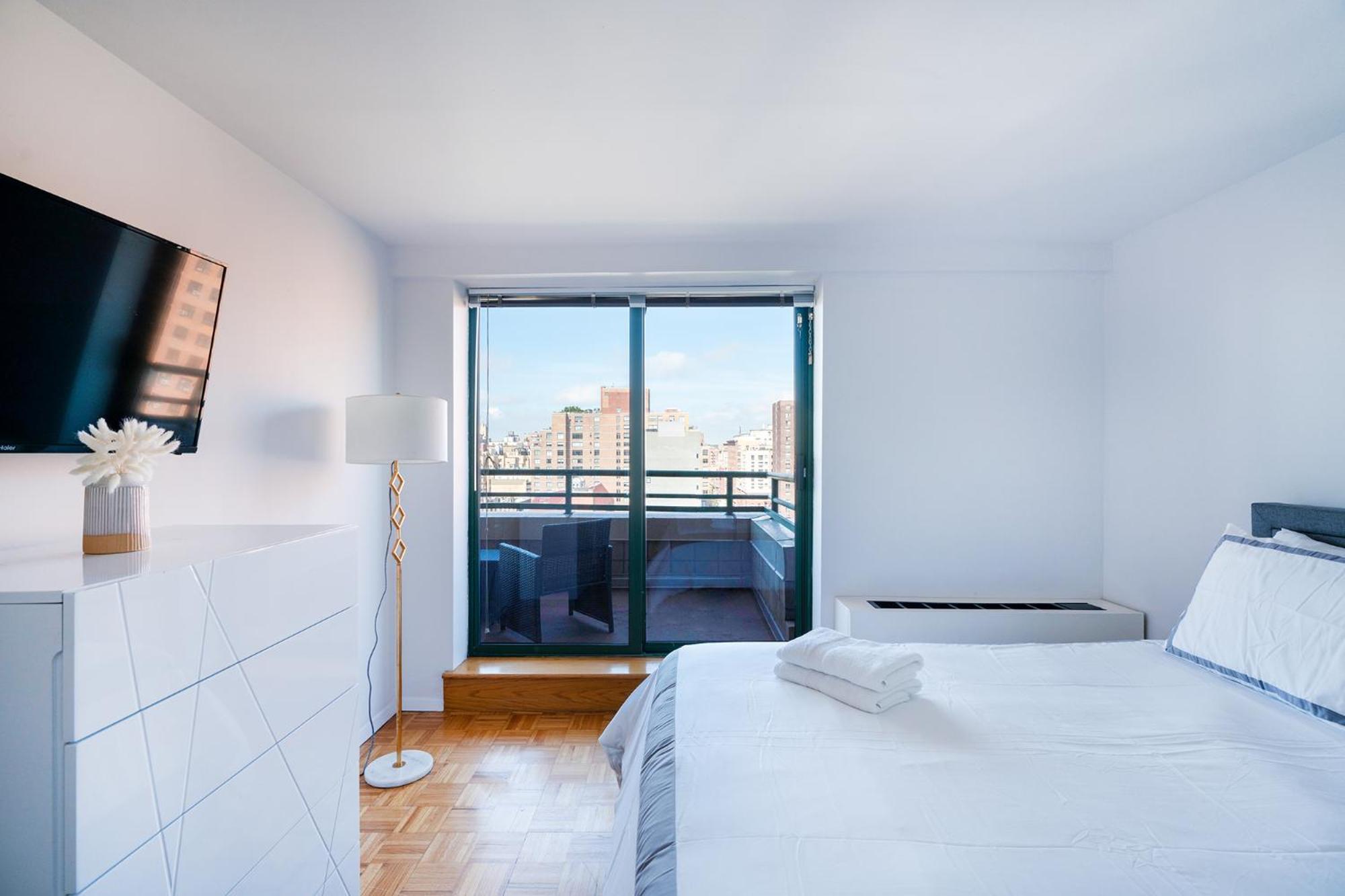 Sunny 3 Bedroom 1 Bath In Nyc Apartment