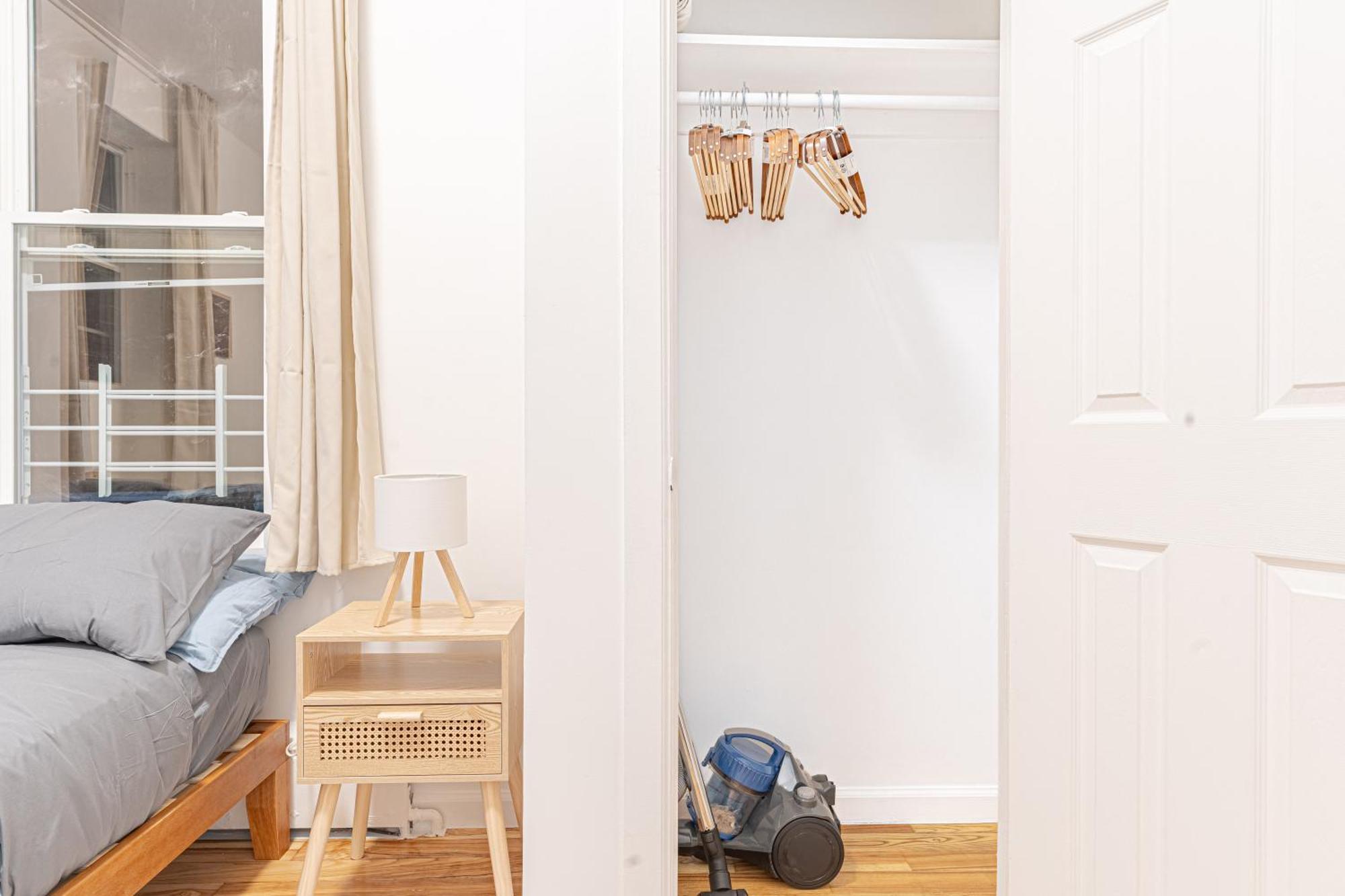 Comfy 2b Near Lga & Subway With Washer & Dryer New York