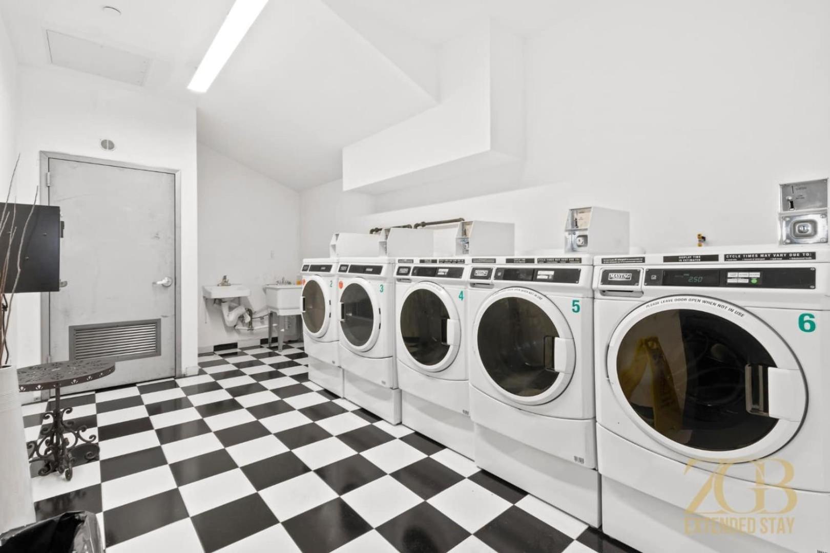 Gorgeous And Fully Equipped Luxury 1 Bedroom Apartment New York