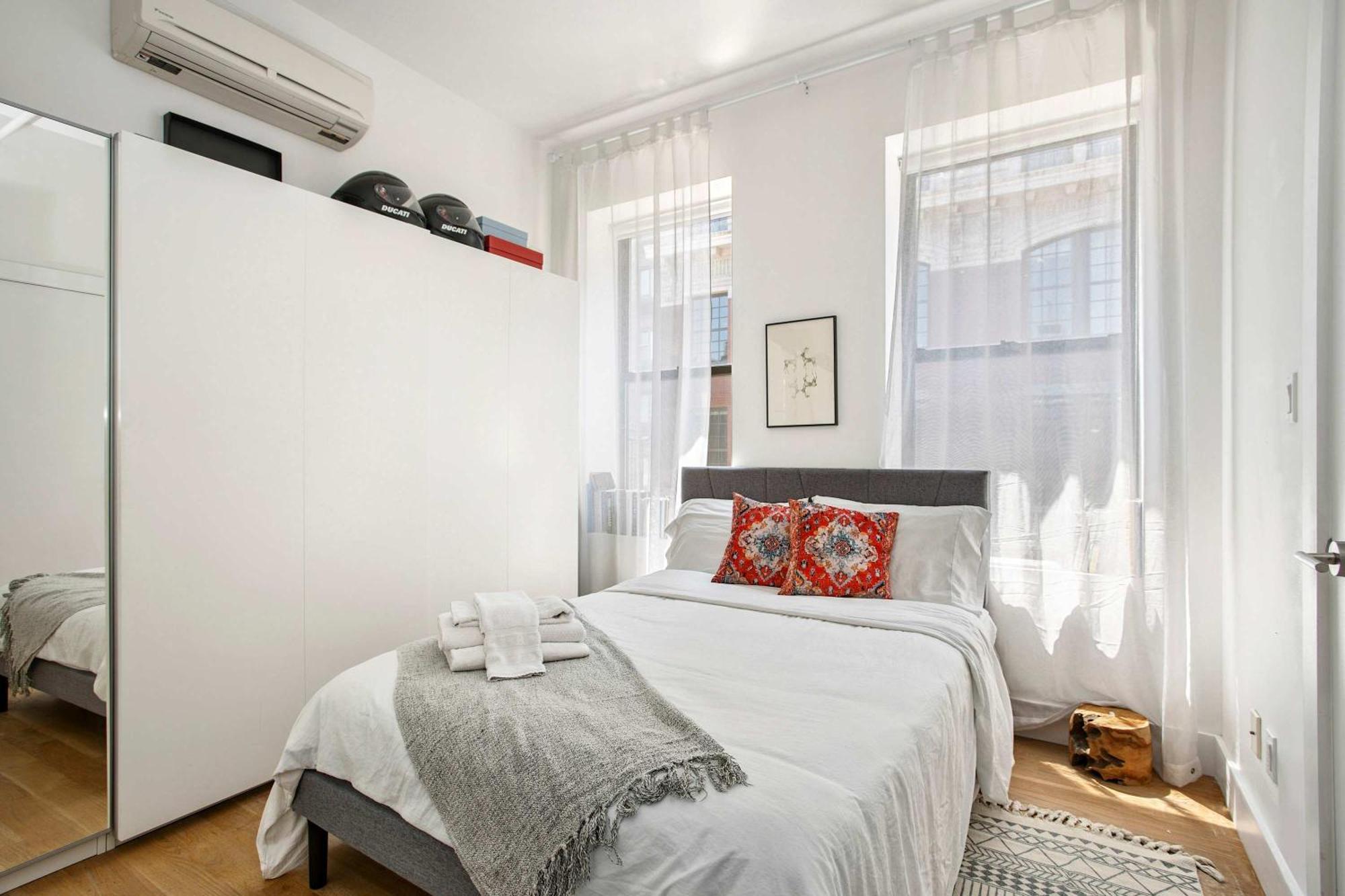 Beautiful And Spacious 2 Bed 2 Bath - Elevator * New York