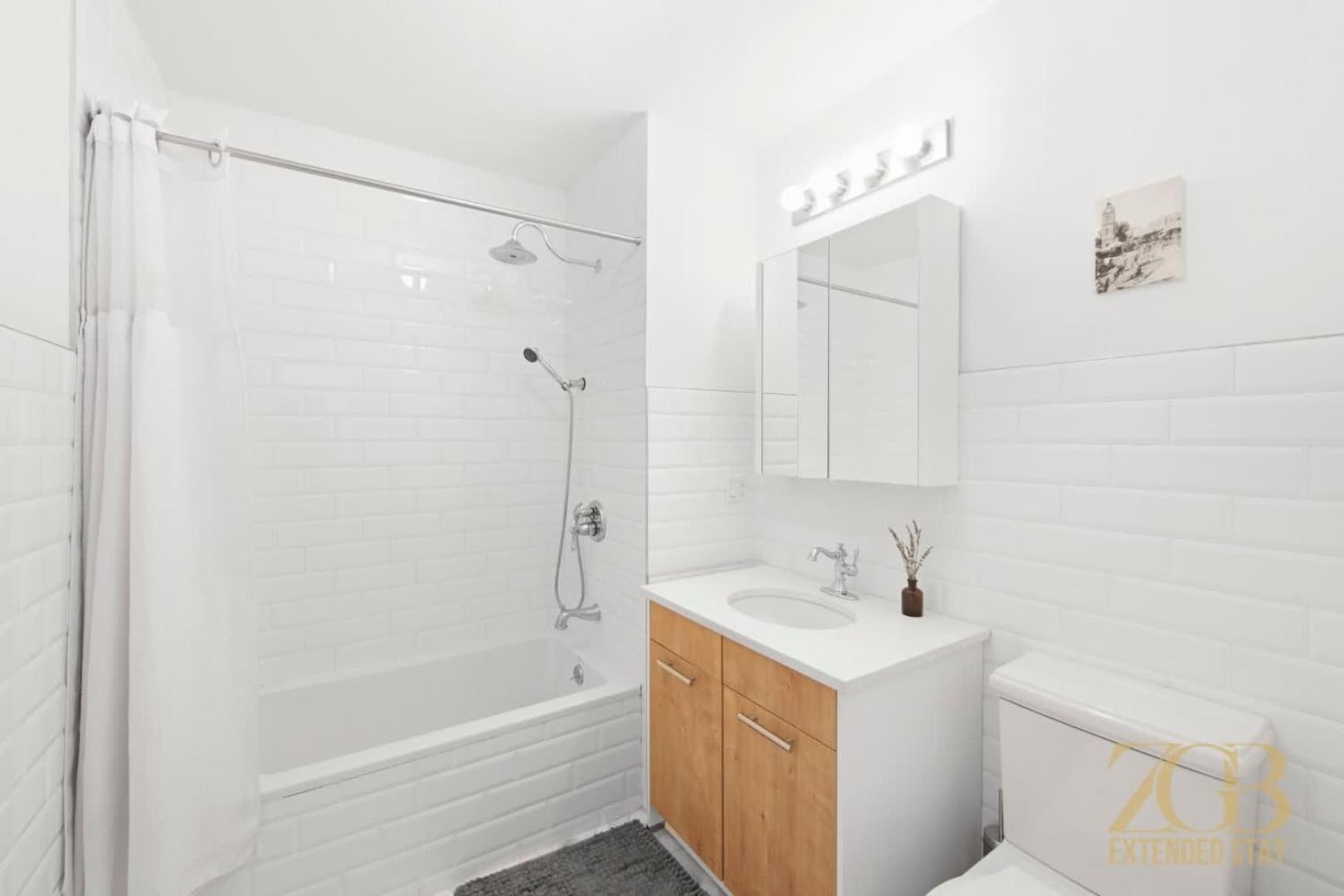 Beautiful And Spacious 2 Bed 2 Bath - Elevator New York