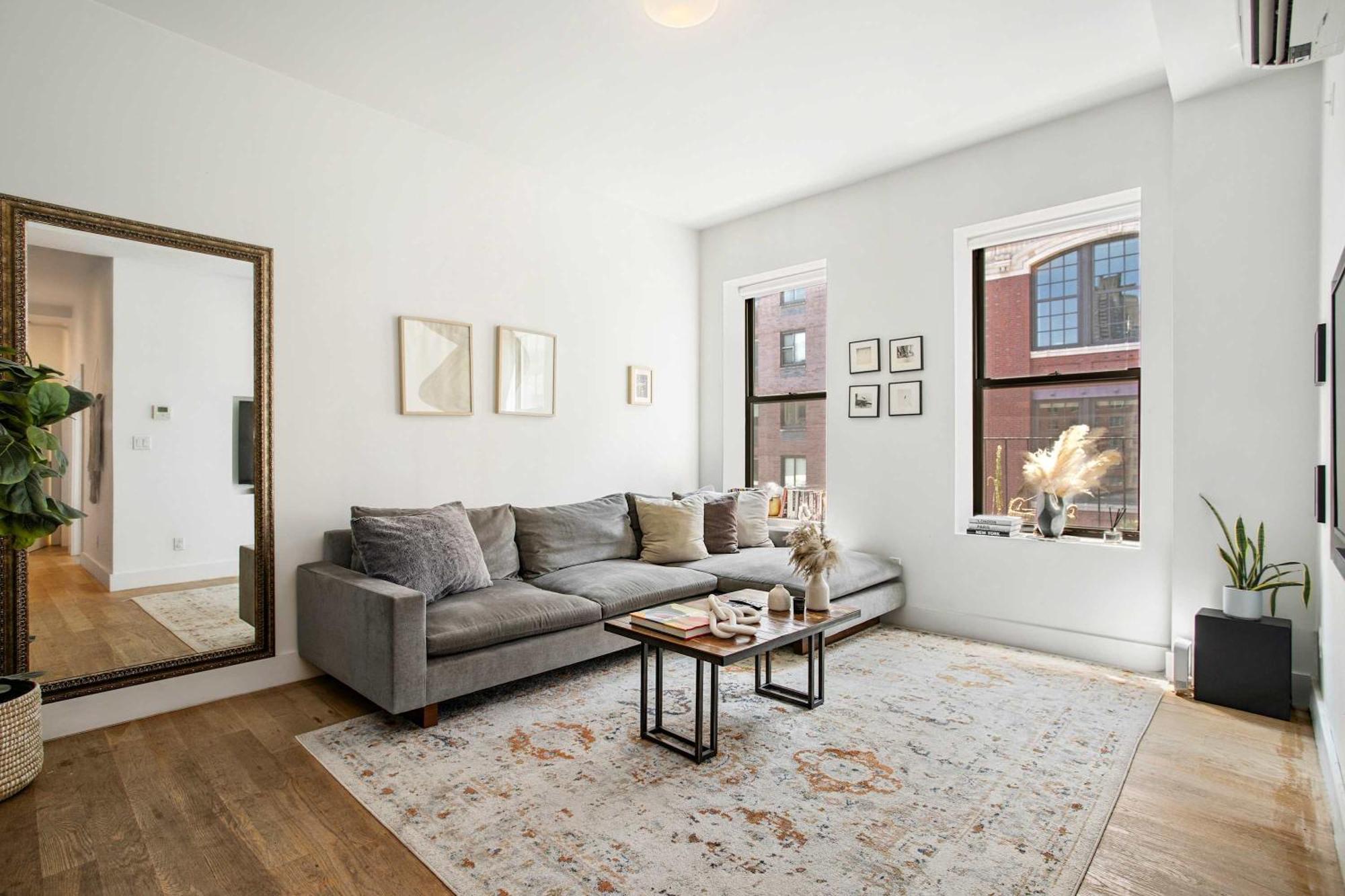 Beautiful And Spacious 2 Bed 2 Bath - Elevator Apartment