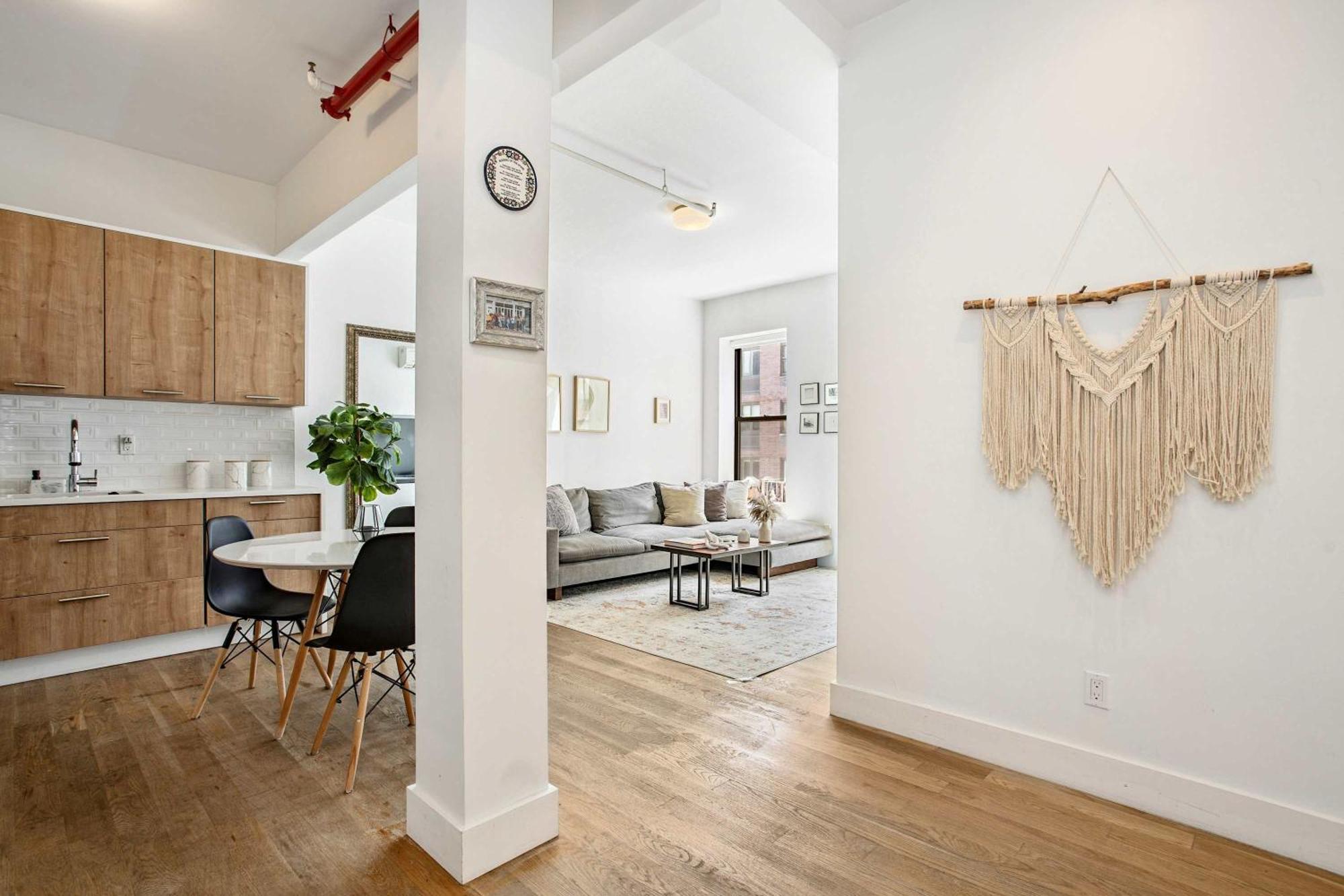 Beautiful And Spacious 2 Bed 2 Bath - Elevator Apartment New York