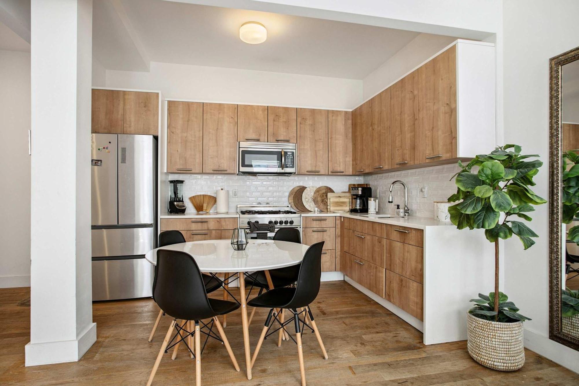 Beautiful And Spacious 2 Bed 2 Bath - Elevator