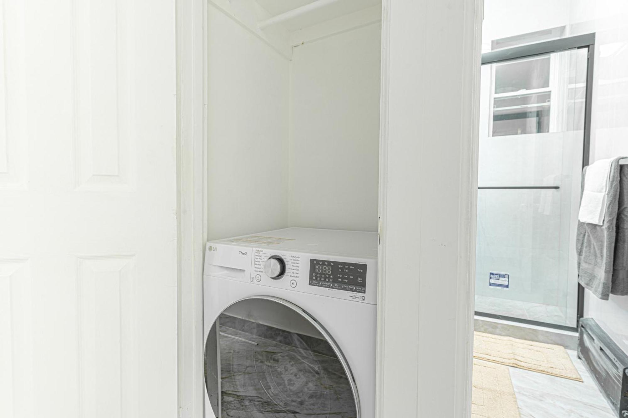 Comfy 2b Near Lga & Subway With Washer & Dryer Apartment