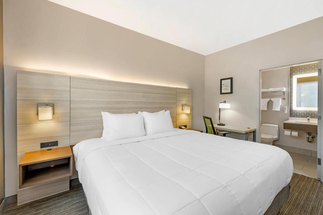 Country & By Radisson, Staten Island Hotel New York