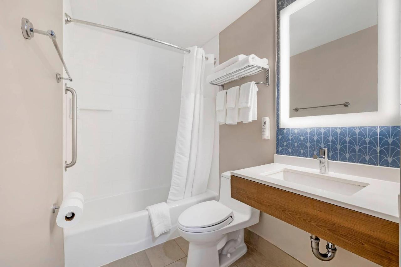 Country & By Radisson, Staten Island 3* New York