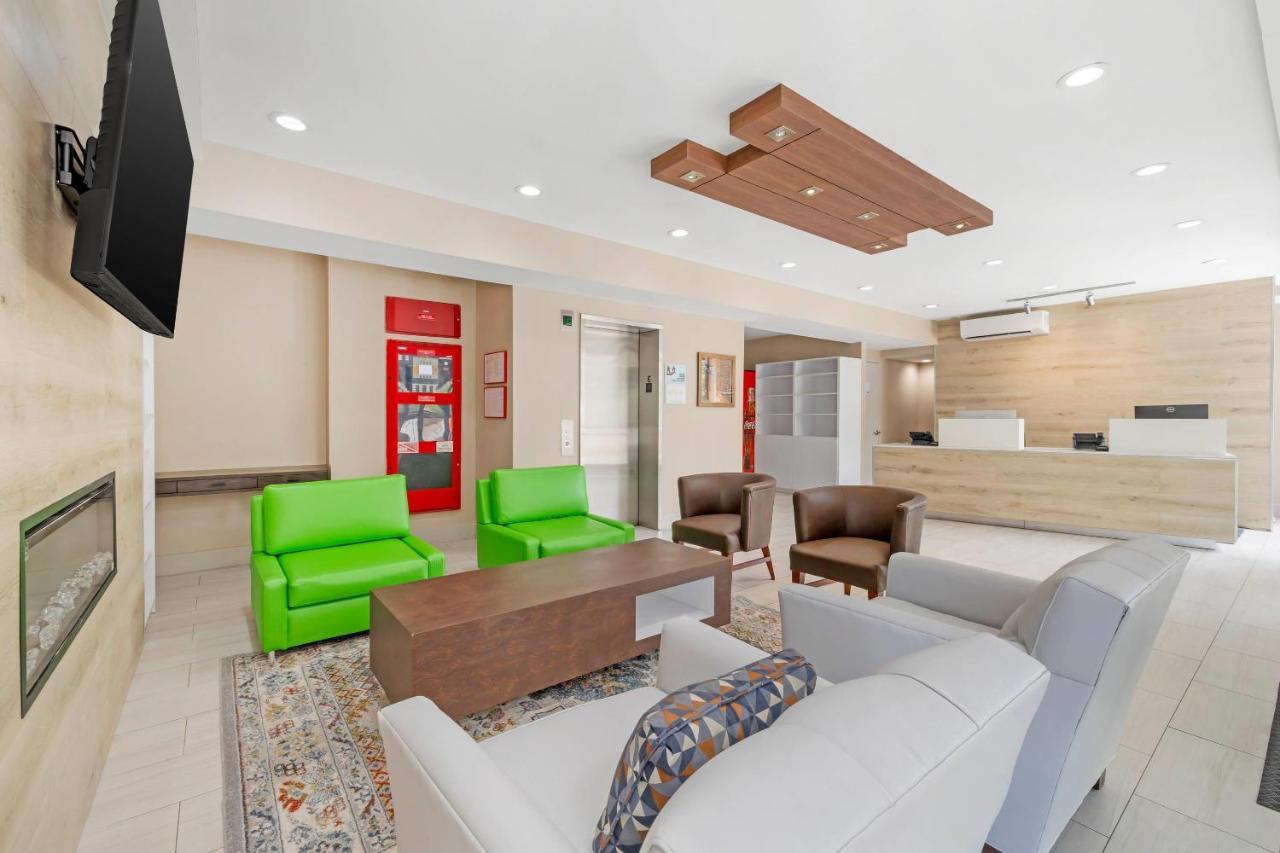 Hotel Country & By Radisson, Staten Island New York