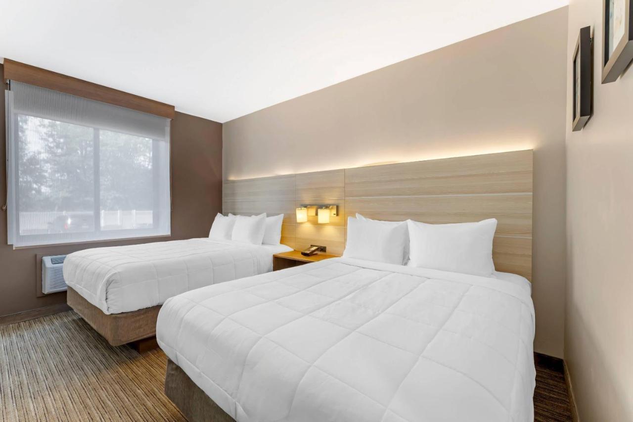 Country & By Radisson, Staten Island Hotel