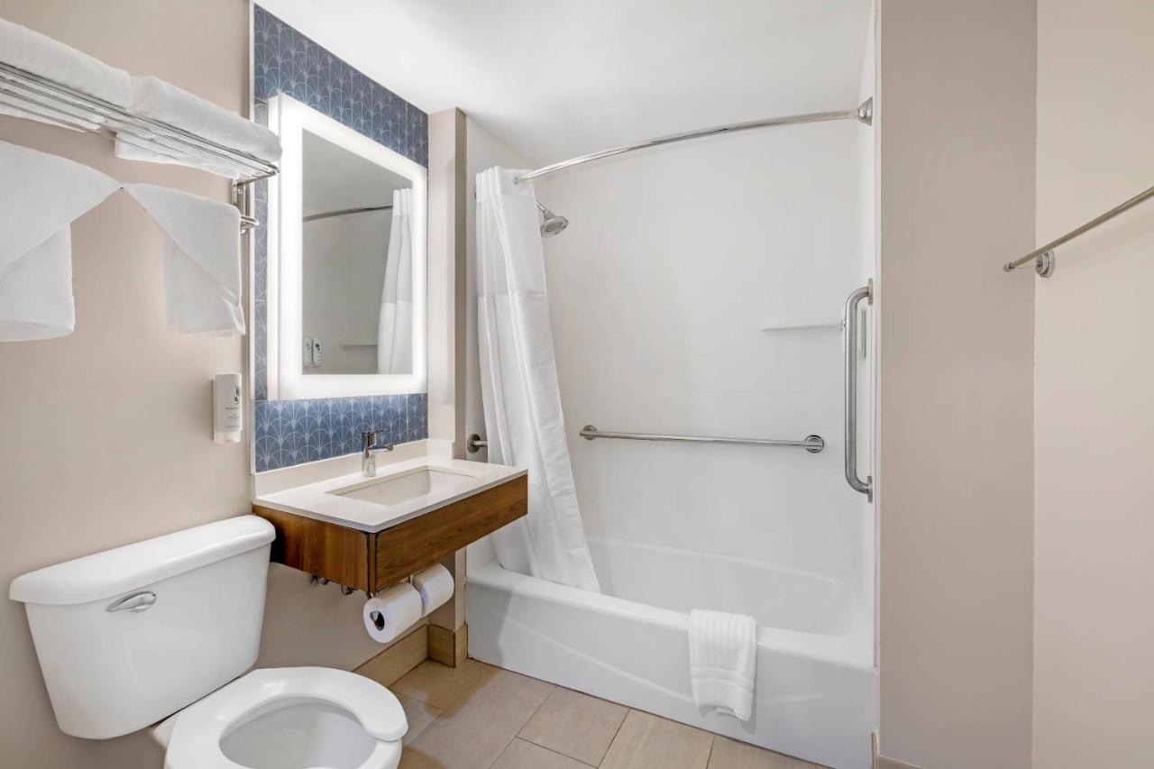 Country & By Radisson, Staten Island Hotel 3*