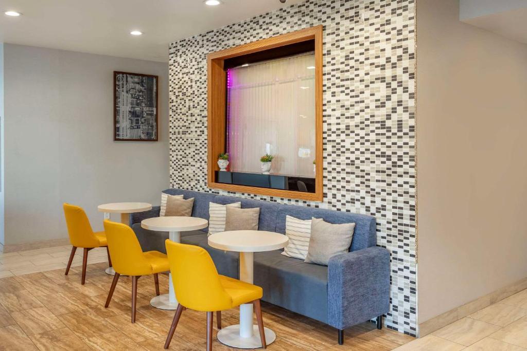 Times Square West Hotel, Bw Signature Collection Hotel 3*